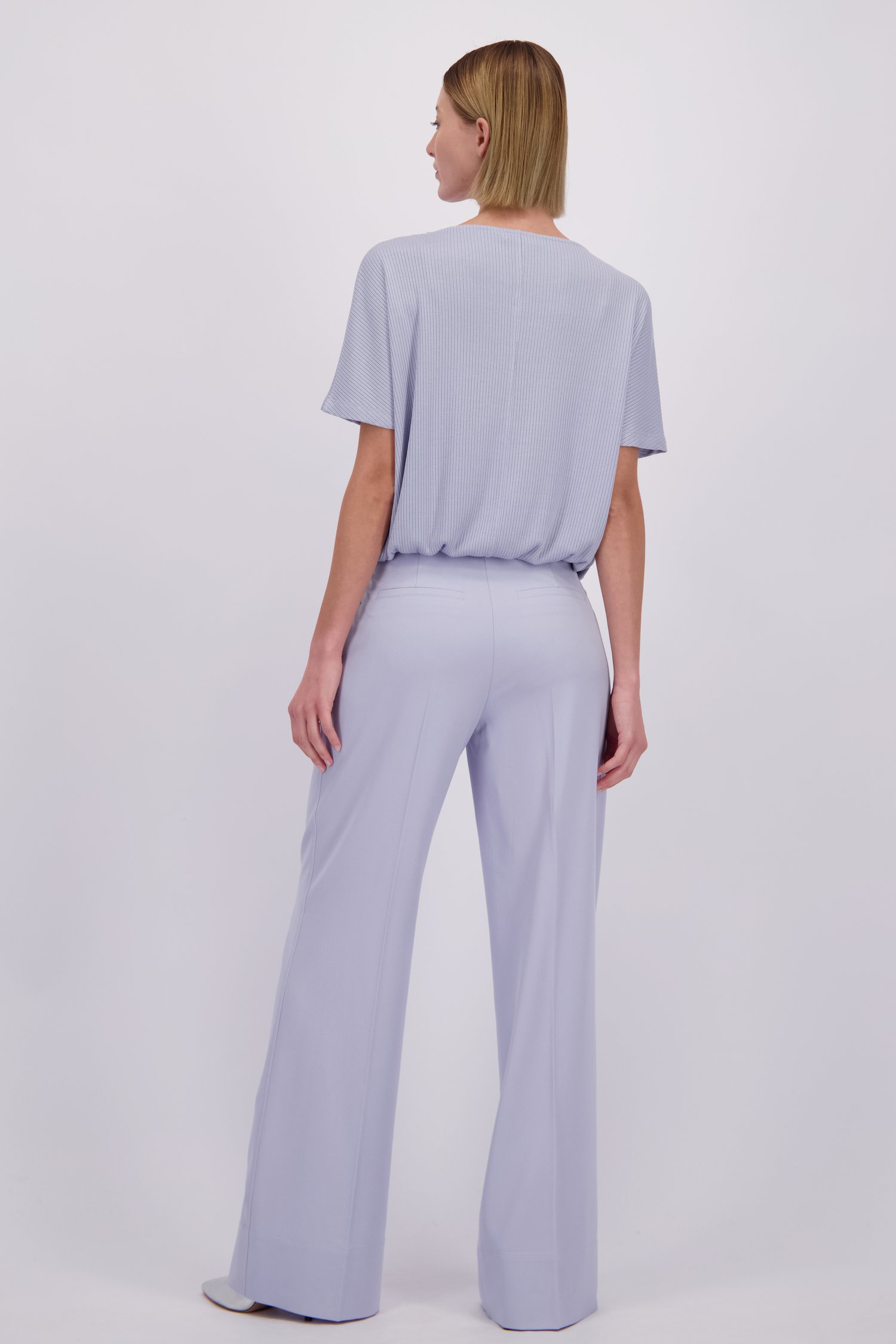 Le dos de Pantalon large bleu clair de D'Auvry pour Femmes