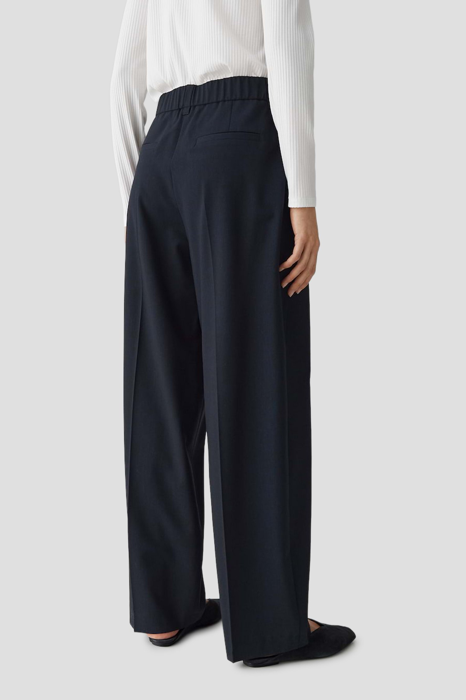 Le dos de Pantalon large bleu foncé à taille élastique de Opus pants pour Femmes