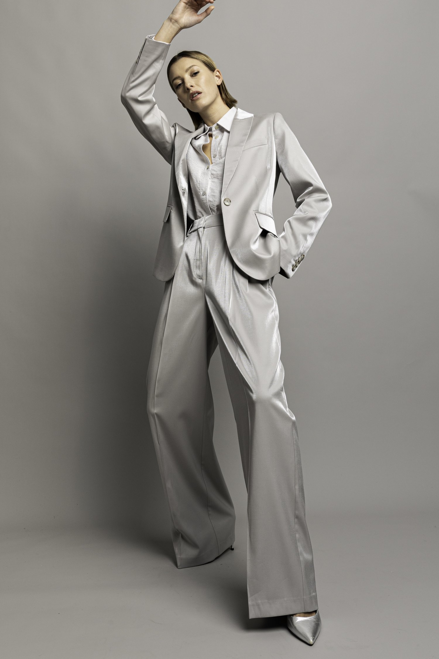 Photo supplémentaire 5 de Pantalon large gris argenté de D'Auvry Studio pour Femmes