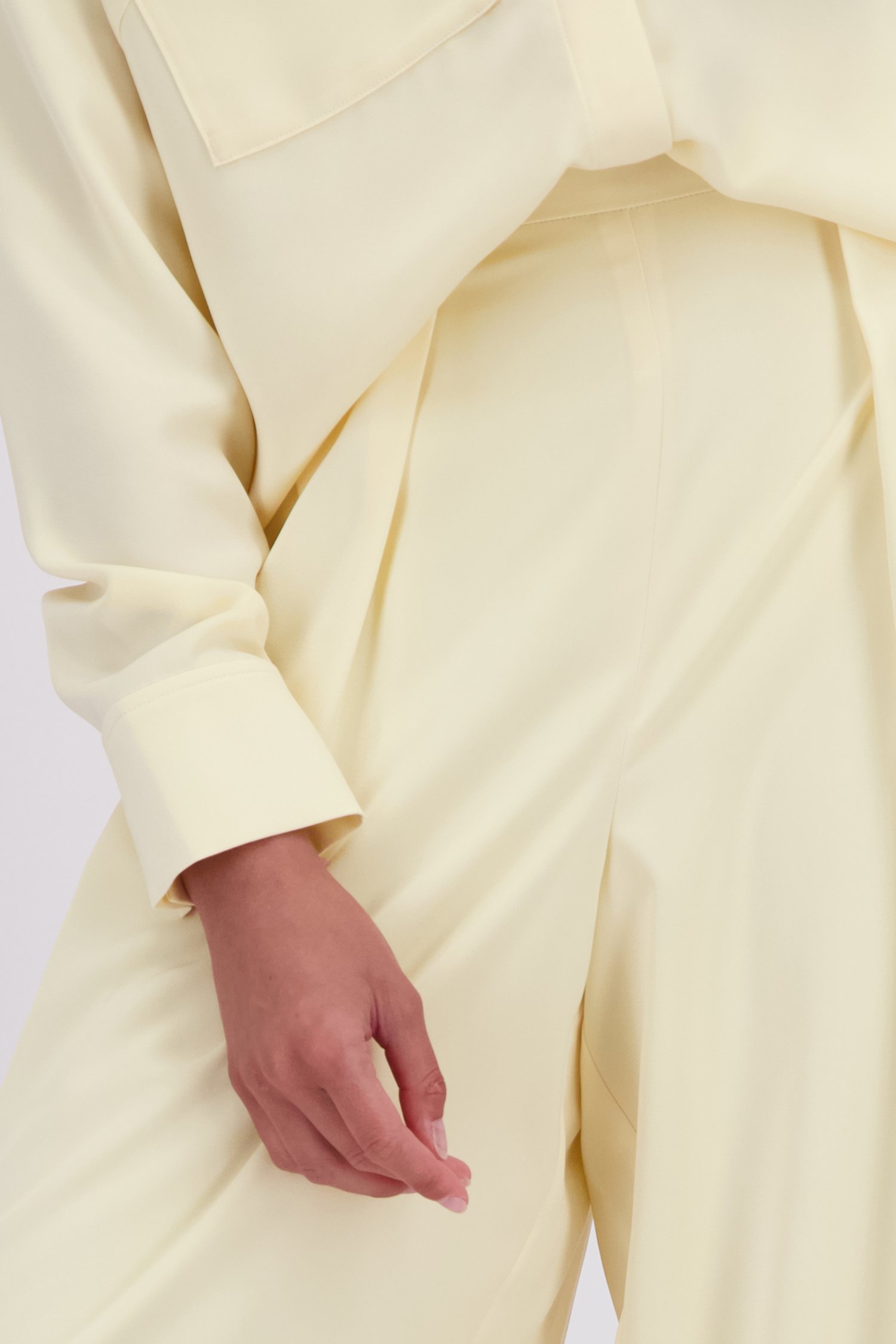 Détail de Pantalon large jaune clair  de D'Auvry pour Femmes