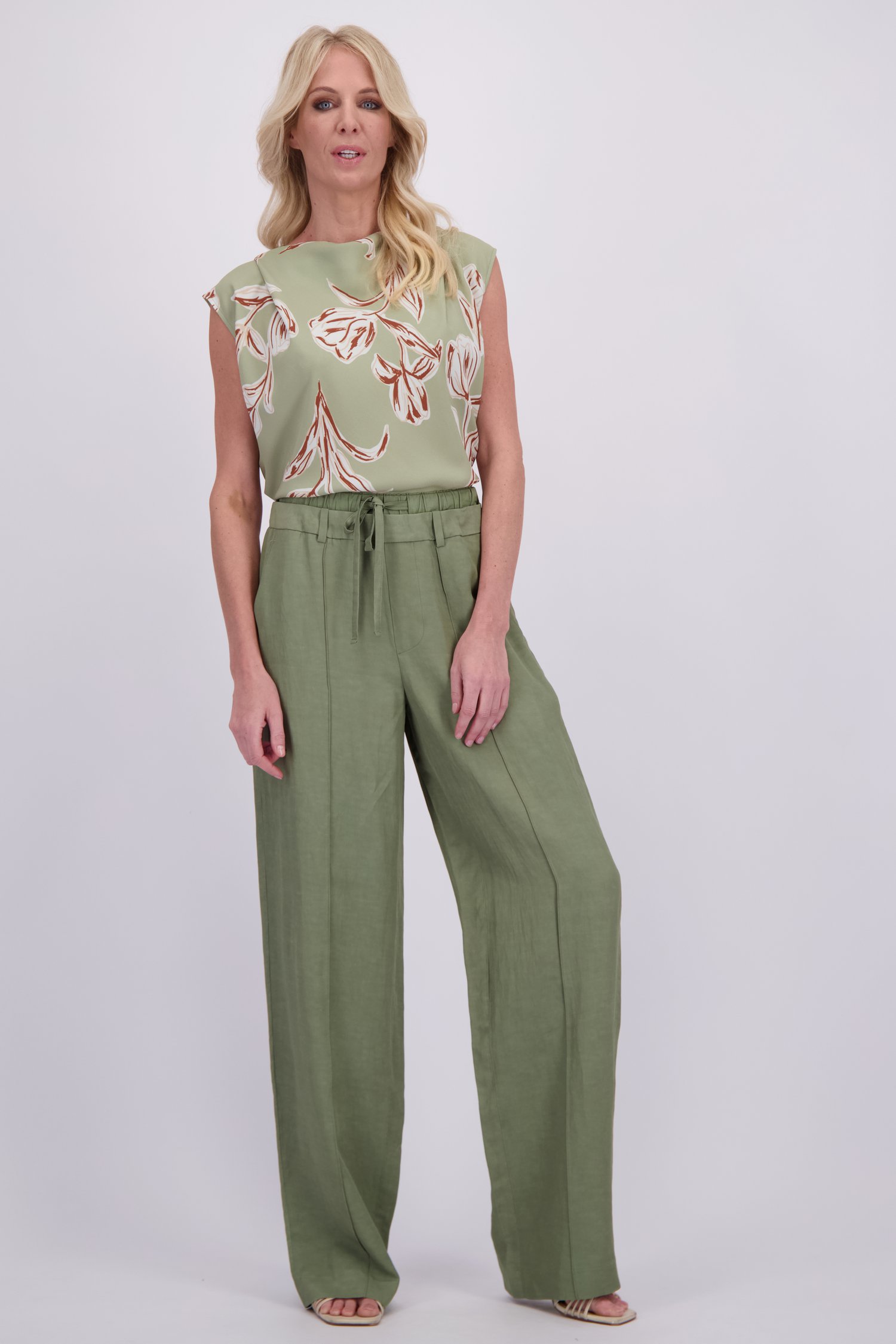 Le devant de Pantalon large kaki de AC by Annelien Coorevits pour Femmes