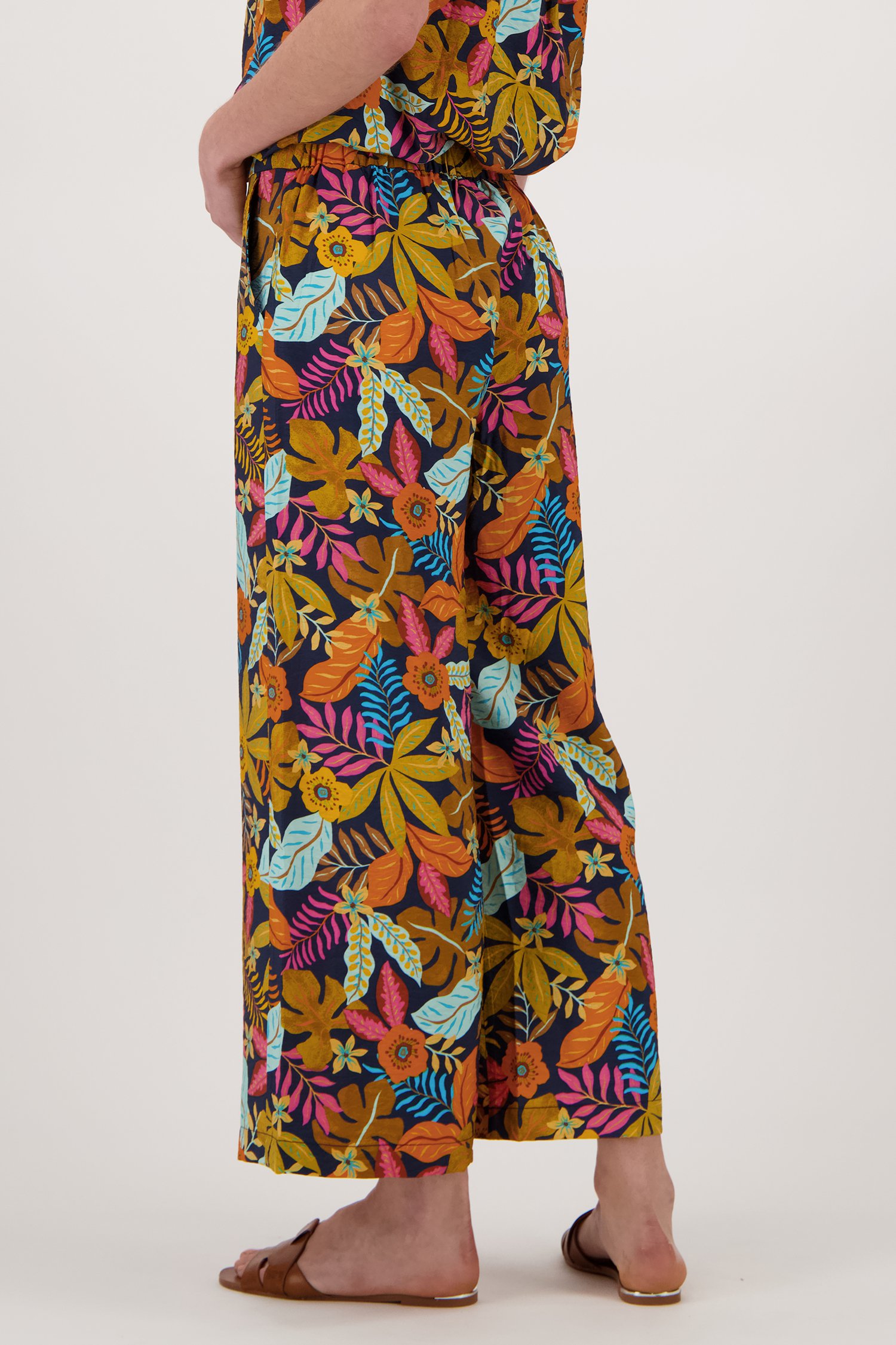 Pantalon large marine avec imprimé floral coloré de Libelle pour Femmes