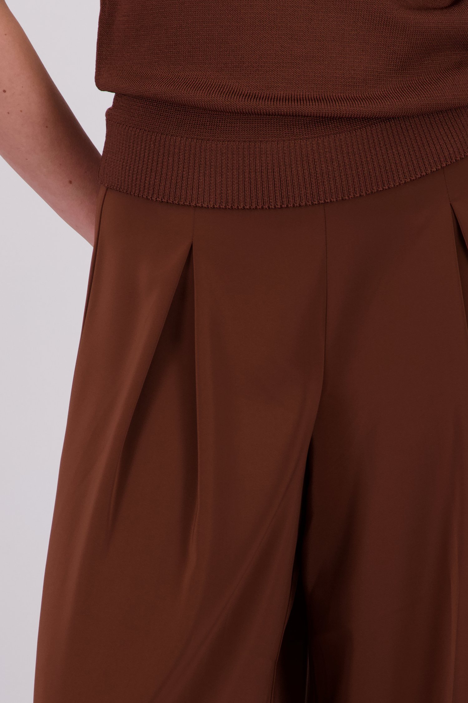 Pantalon large marron avec aspect soie de D'Auvry pour Femmes