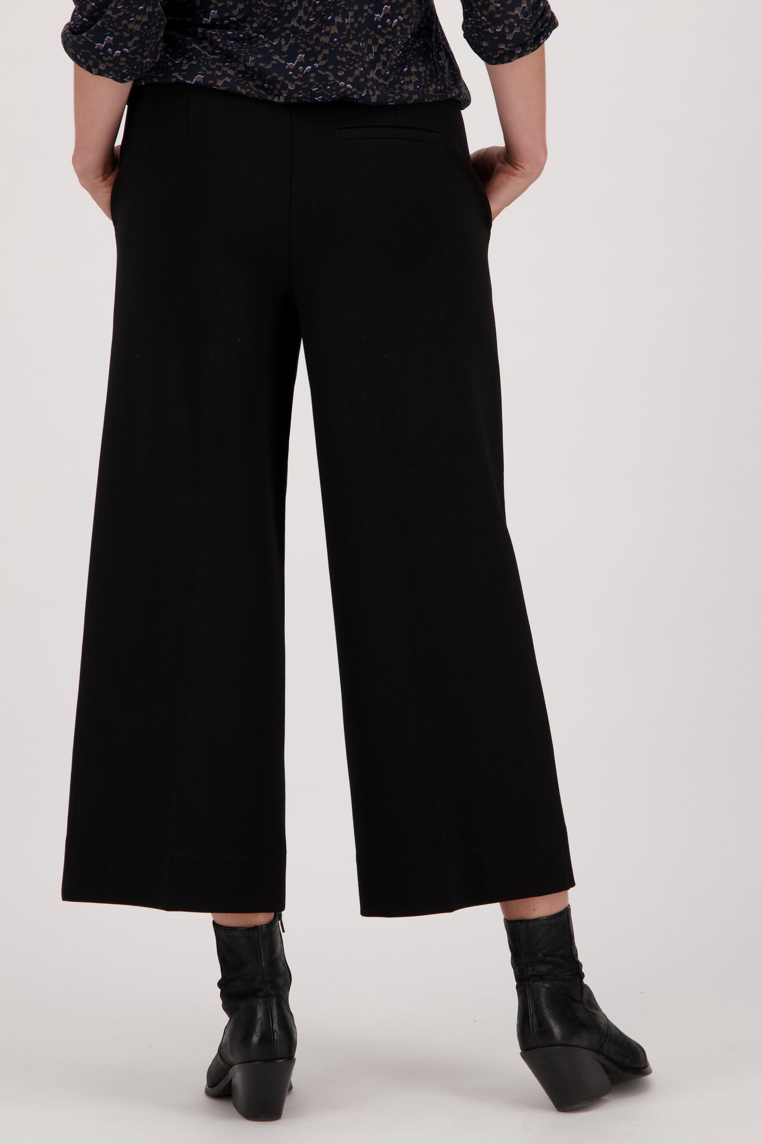 Pantalon large noir - longueur 7/8 de Opus pour Femmes