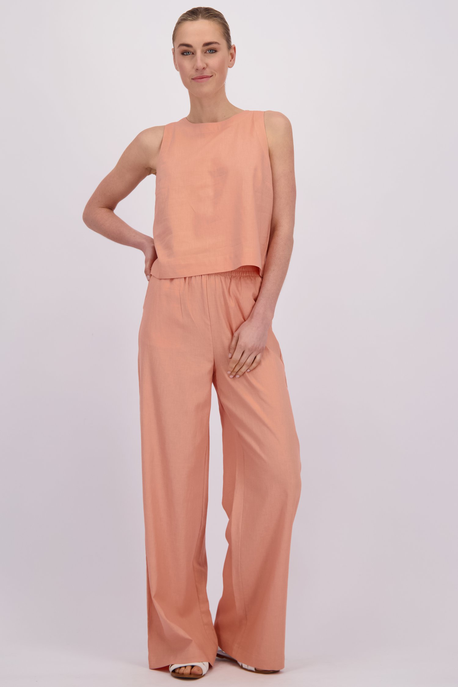 Le devant de Pantalon large saumon en lin de Liberty Island pour Femmes