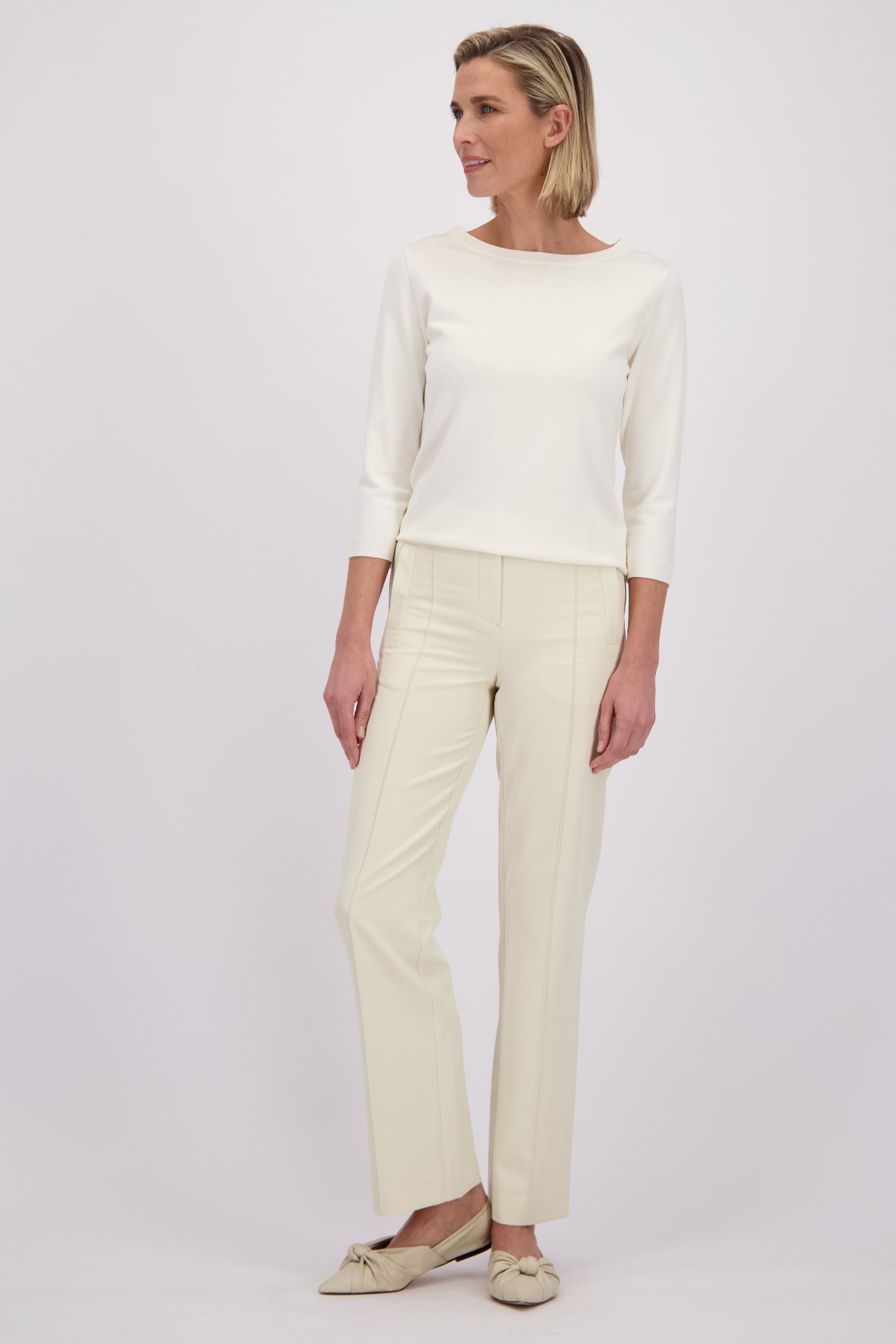 Le devant de Pantalon long beige clair de Claude Arielle pour Femmes