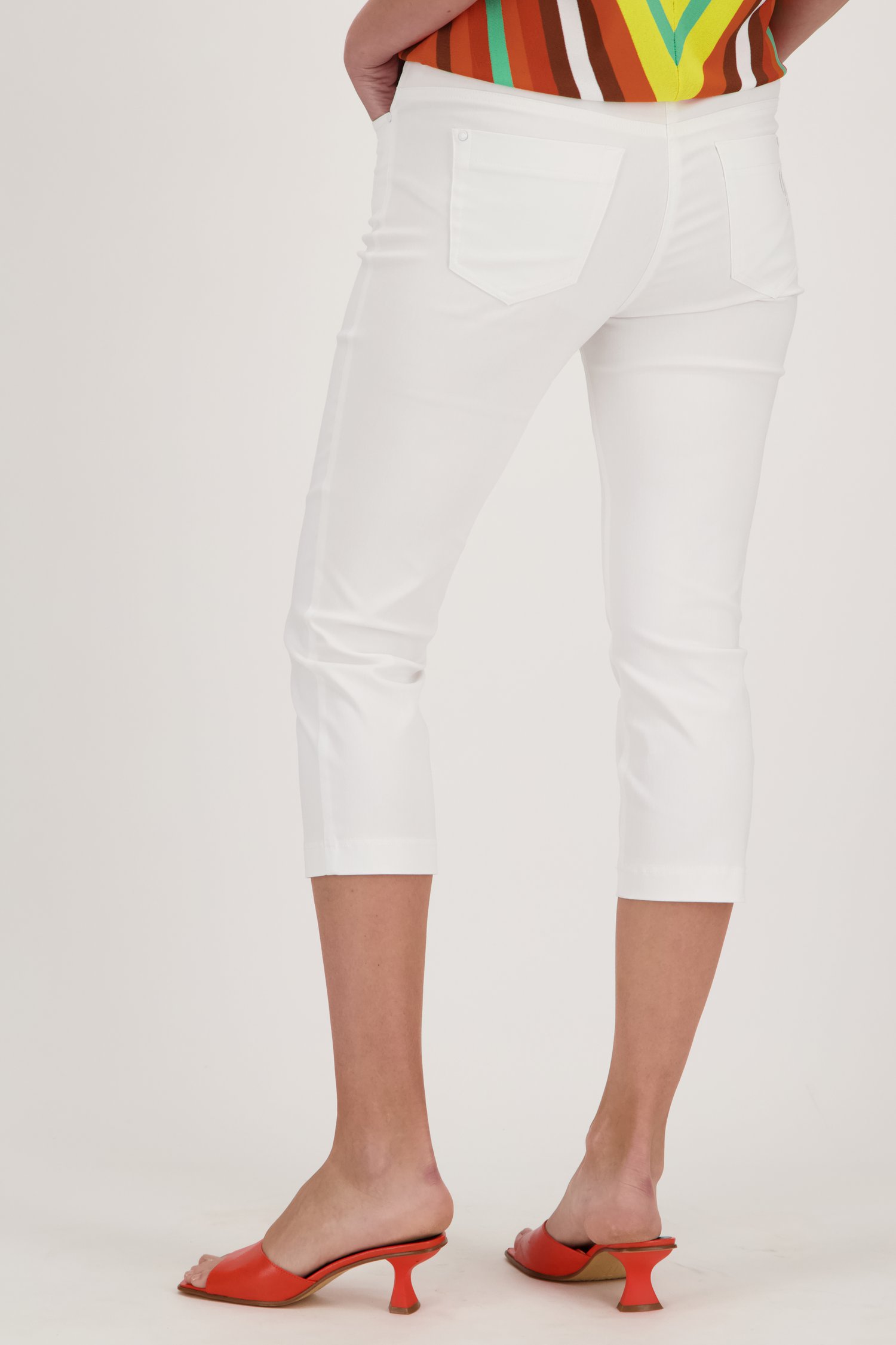 Pantalon stretch blanc - longueur 3/4 de Claude Arielle pour Femmes