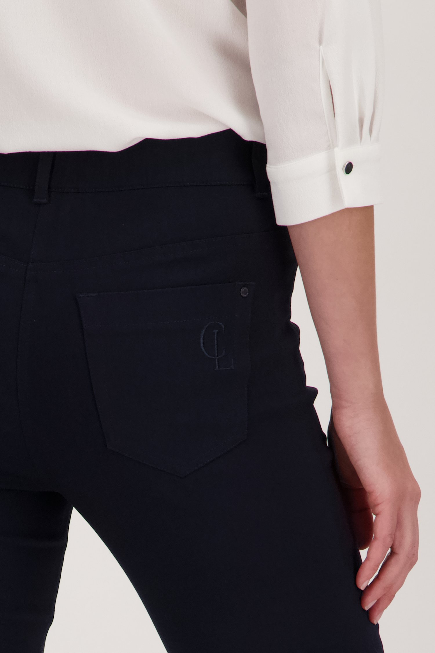 Pantalon stretch bleu foncé - longueur 3/4 de Claude Arielle pour Femmes