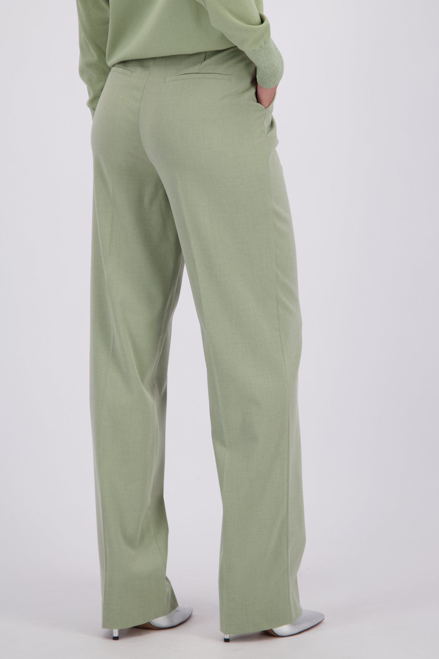 Le dos de Pantalon vert clair avec pli de D'Auvry Studio pour Femmes