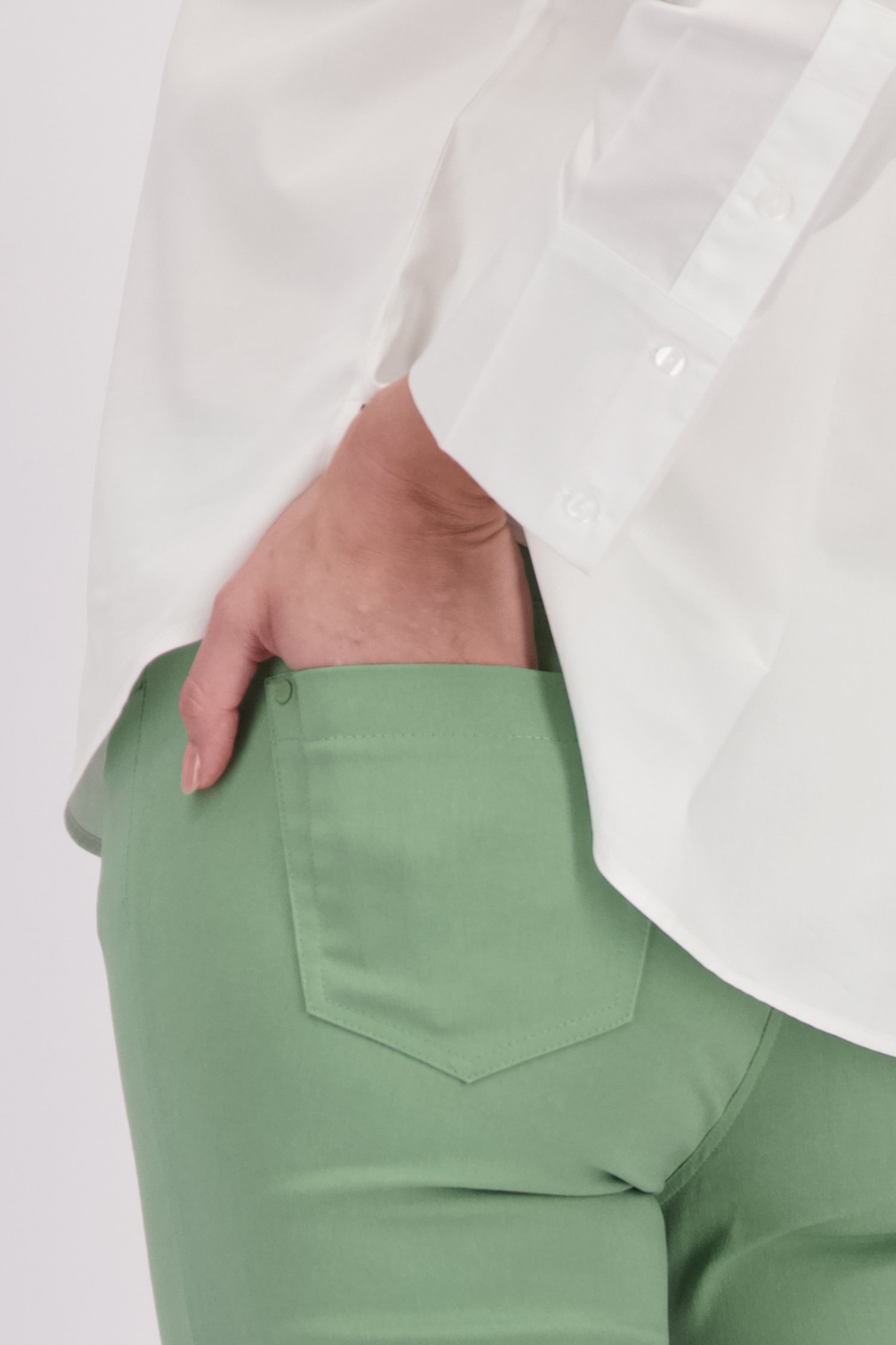 Pantalon vert - Longueur 7/8 de Claude Arielle pour Femmes