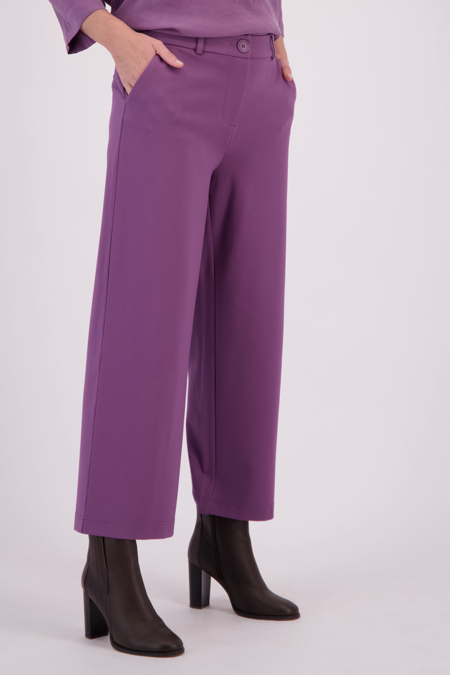 Le devant de Pantalon violet ample – longueur 7/8 de Libelle pour Femmes