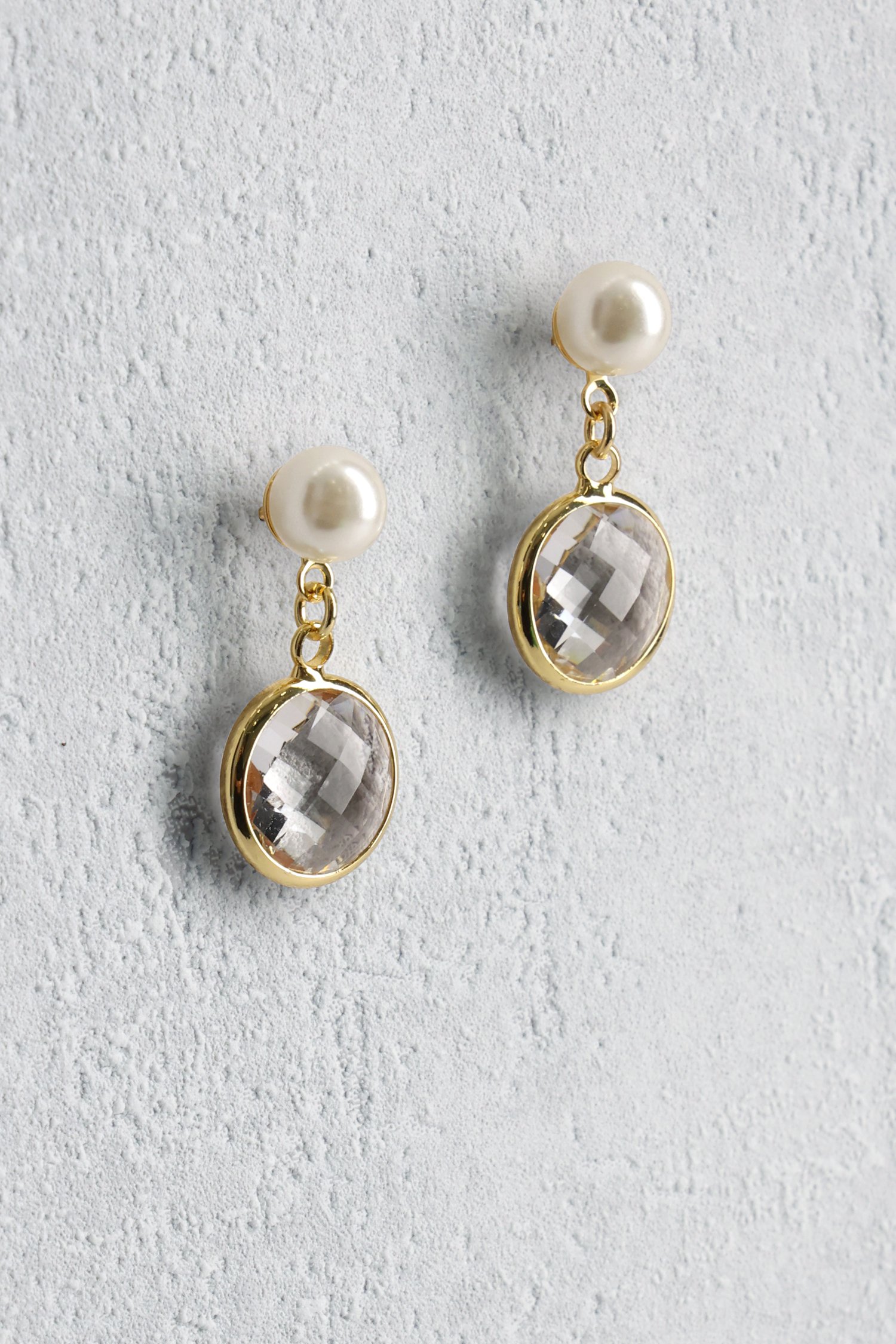 Productfoto 1 van Pareloorbellen met ronde hanger door Liberty Island voor Dames