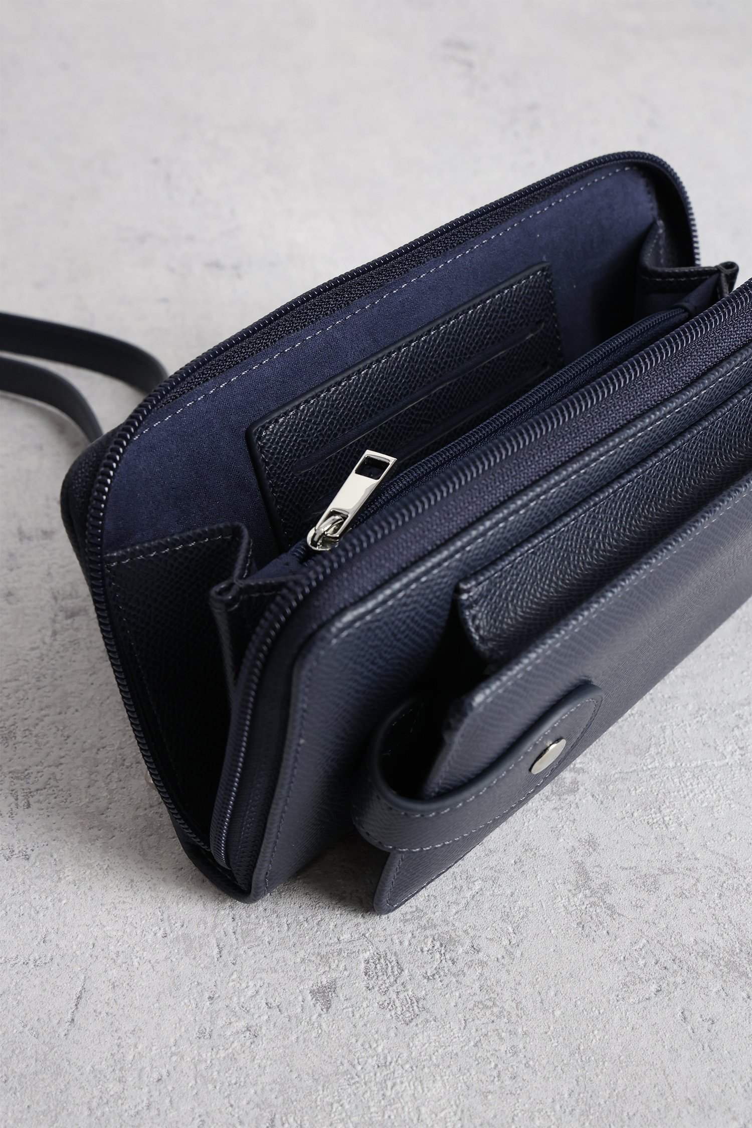Photo produit 1 de Pochette téléphone bleue foncé avec portefeuille de Liberty Island pour Femmes