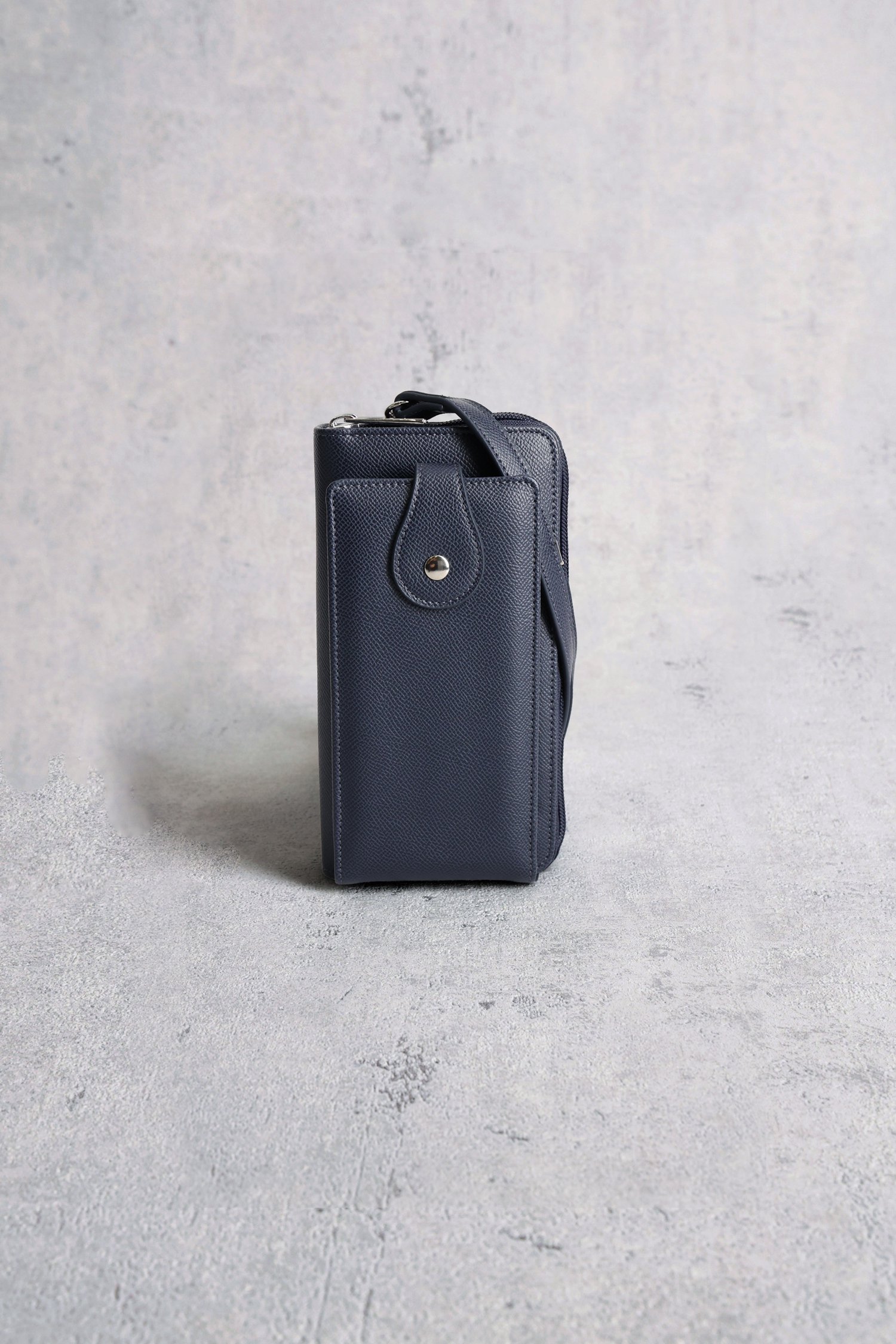 Le devant de Pochette téléphone bleue foncé avec portefeuille de Liberty Island pour Femmes