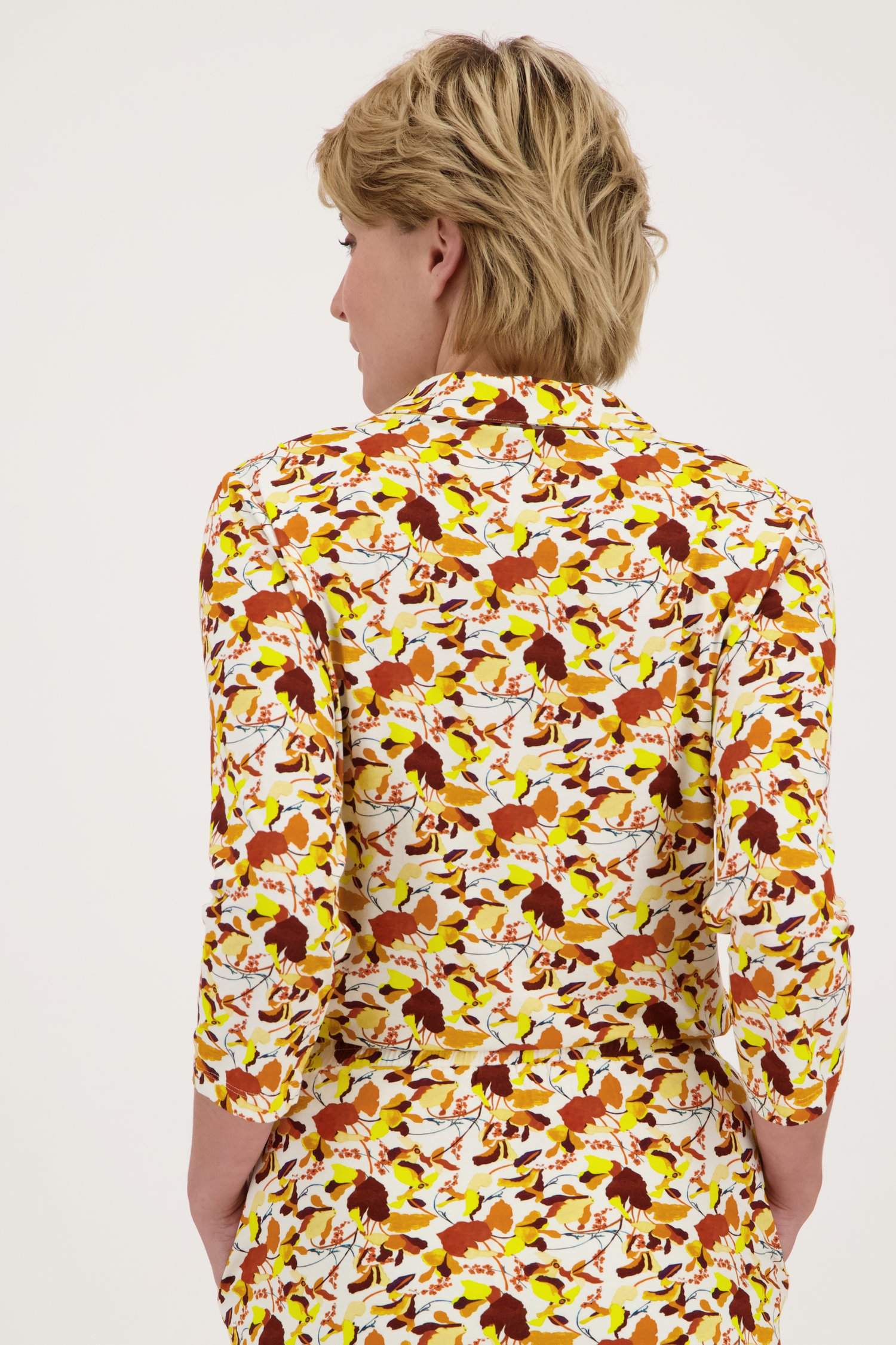 Polo à imprimé jaune-brun  de Claude Arielle pour Femmes