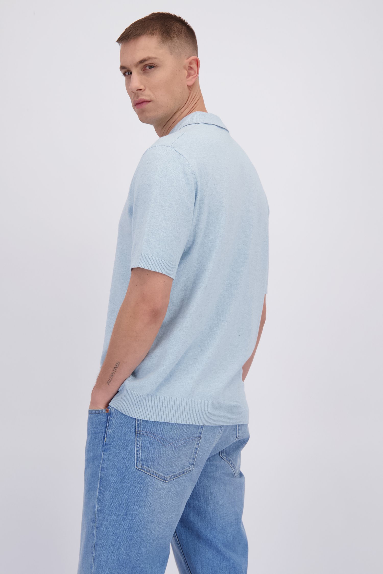 Le dos de Polo bleu clair à manches courtes de Only & Sons pour Hommes