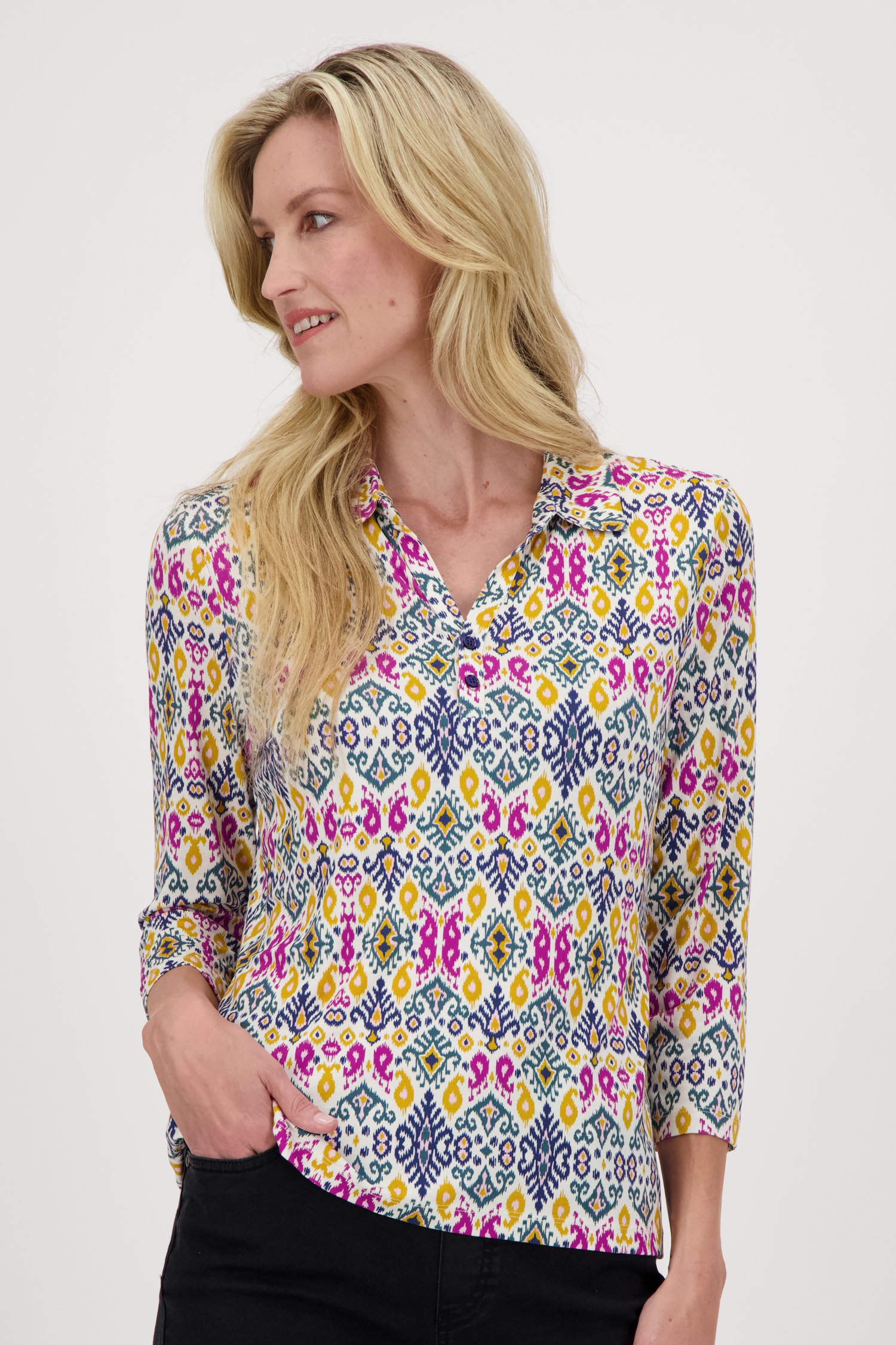 Polo écru avec imprimé coloré de Claude Arielle pour Femmes