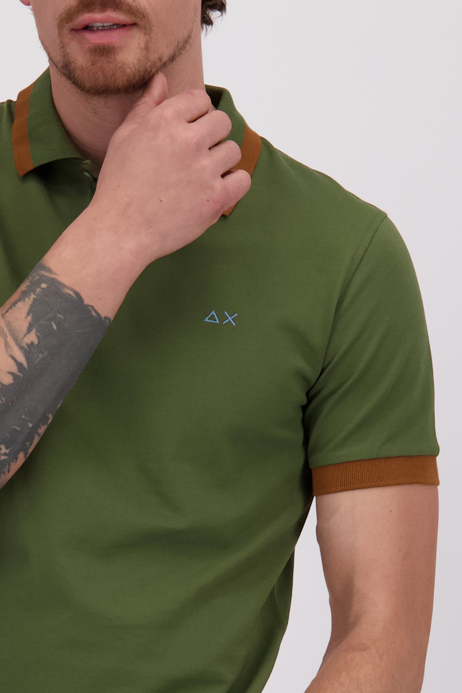 Détail de Polo vert avec accent rose de Sun68 pour Hommes