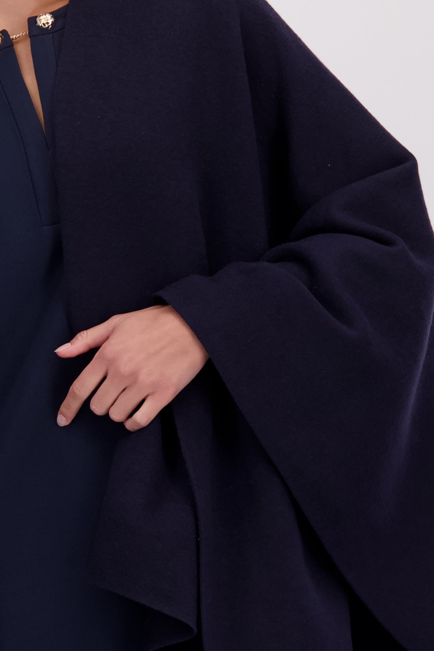 Détail de Poncho bleu marine  de D'Auvry pour Femmes