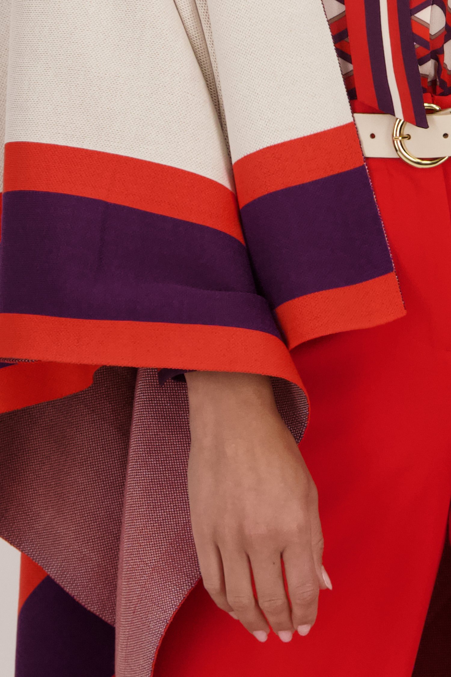 Poncho crème avec finition rouge-violet	 de D'Auvry pour Femmes