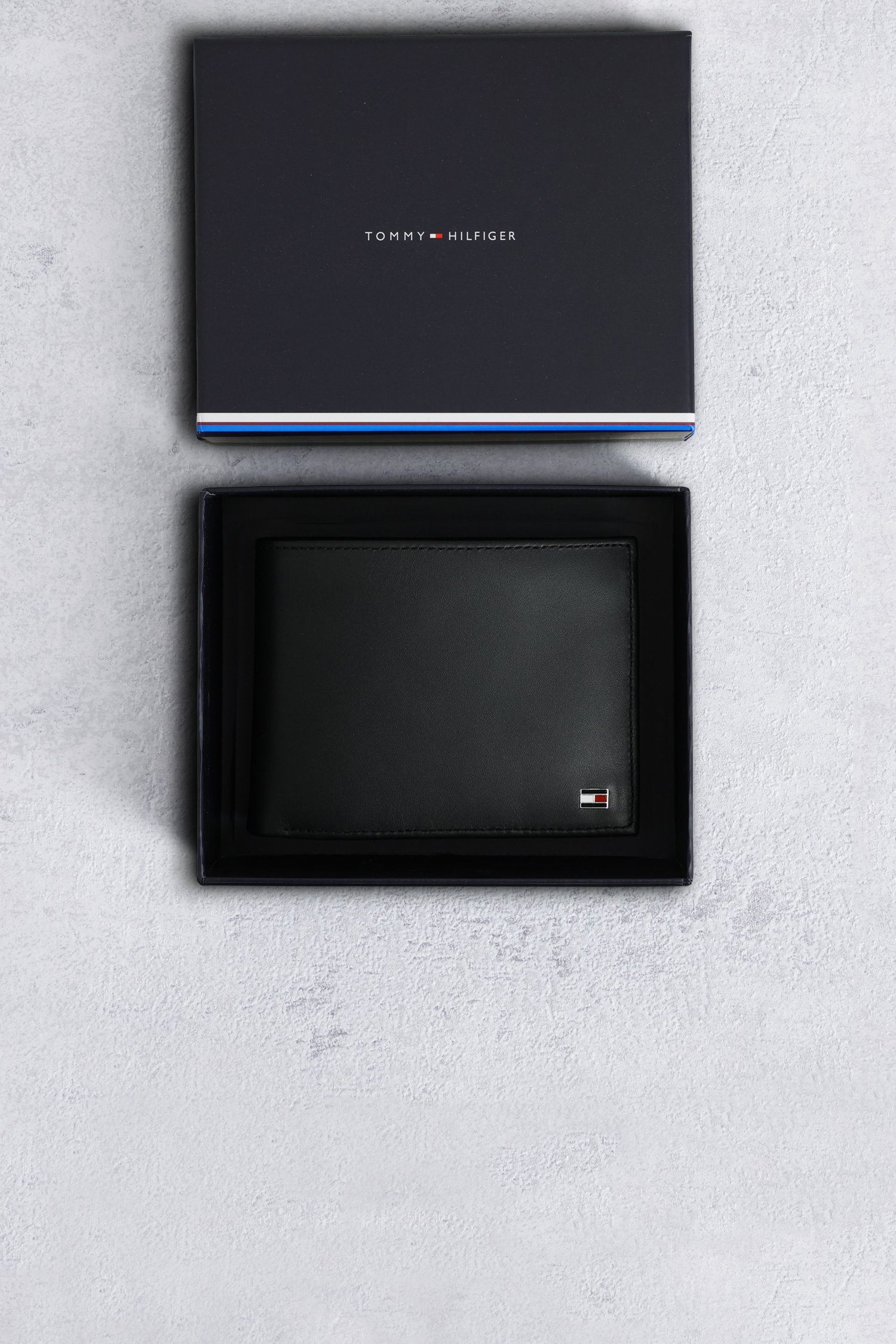 Photo produit 1 de Portefeuille en cuir noir de Tommy Hilfiger pour Hommes