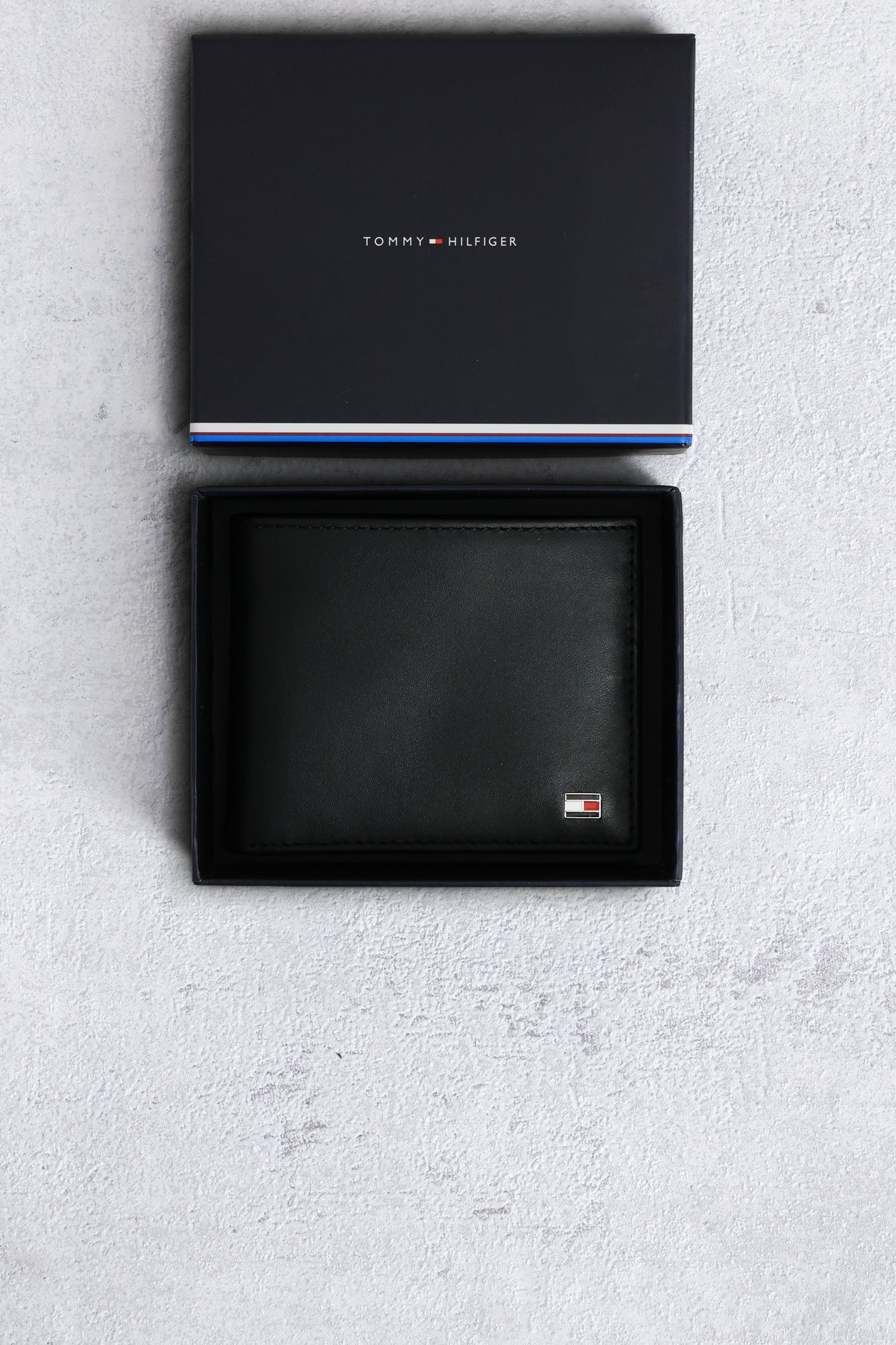 Photo produit 1 de Portefeuille en cuir noire de Tommy Hilfiger pour Hommes