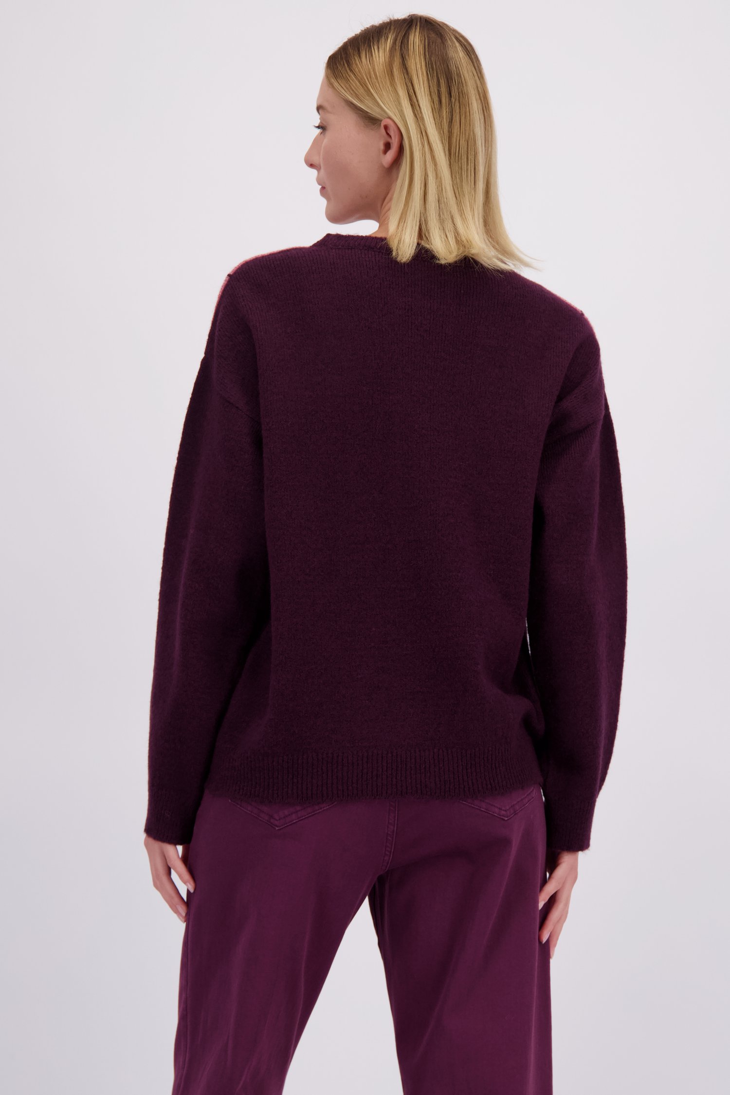 Le dos de Pull à carreaux bordeaux et rose de More & More pour Femmes