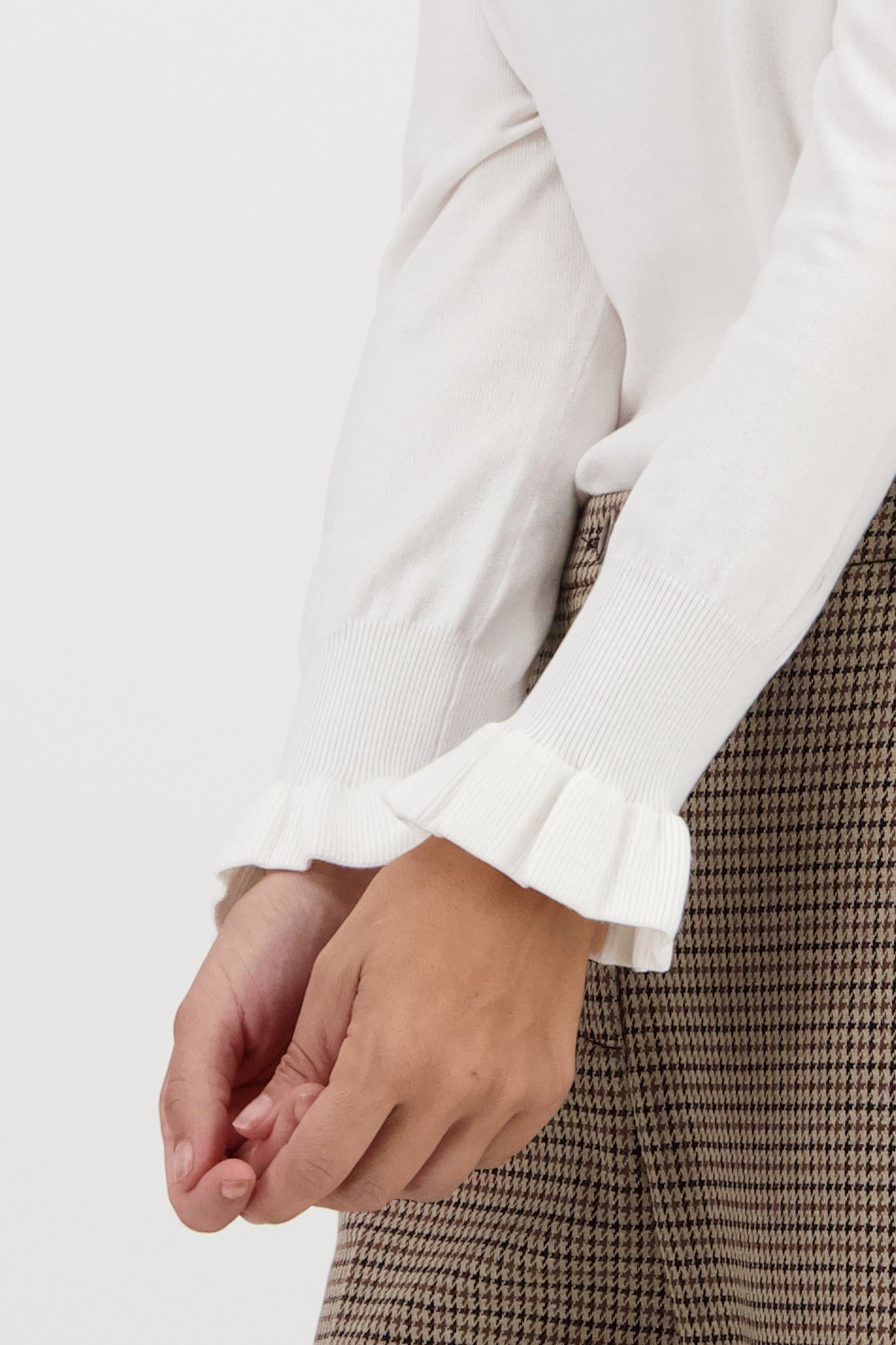 Pull à col montant écru de Claude Arielle pour Femmes