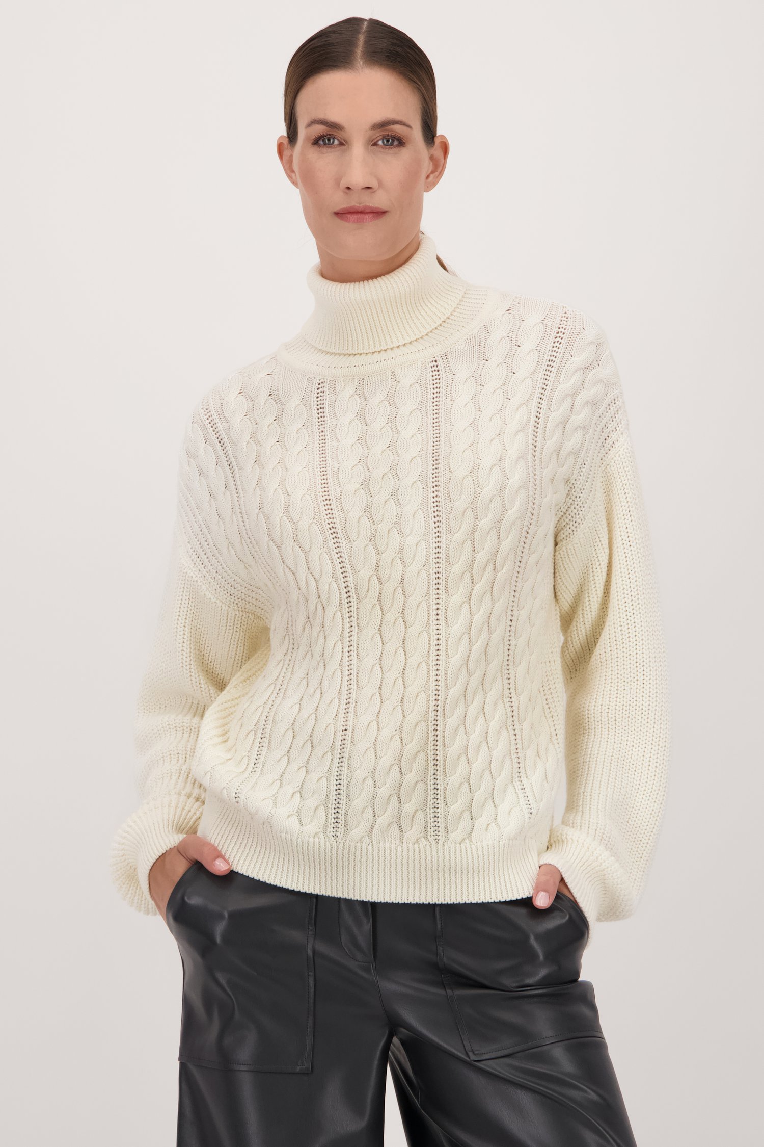Pull à col roulé en tricot câblé écru de AC by Annelien Coorevits pour Femmes