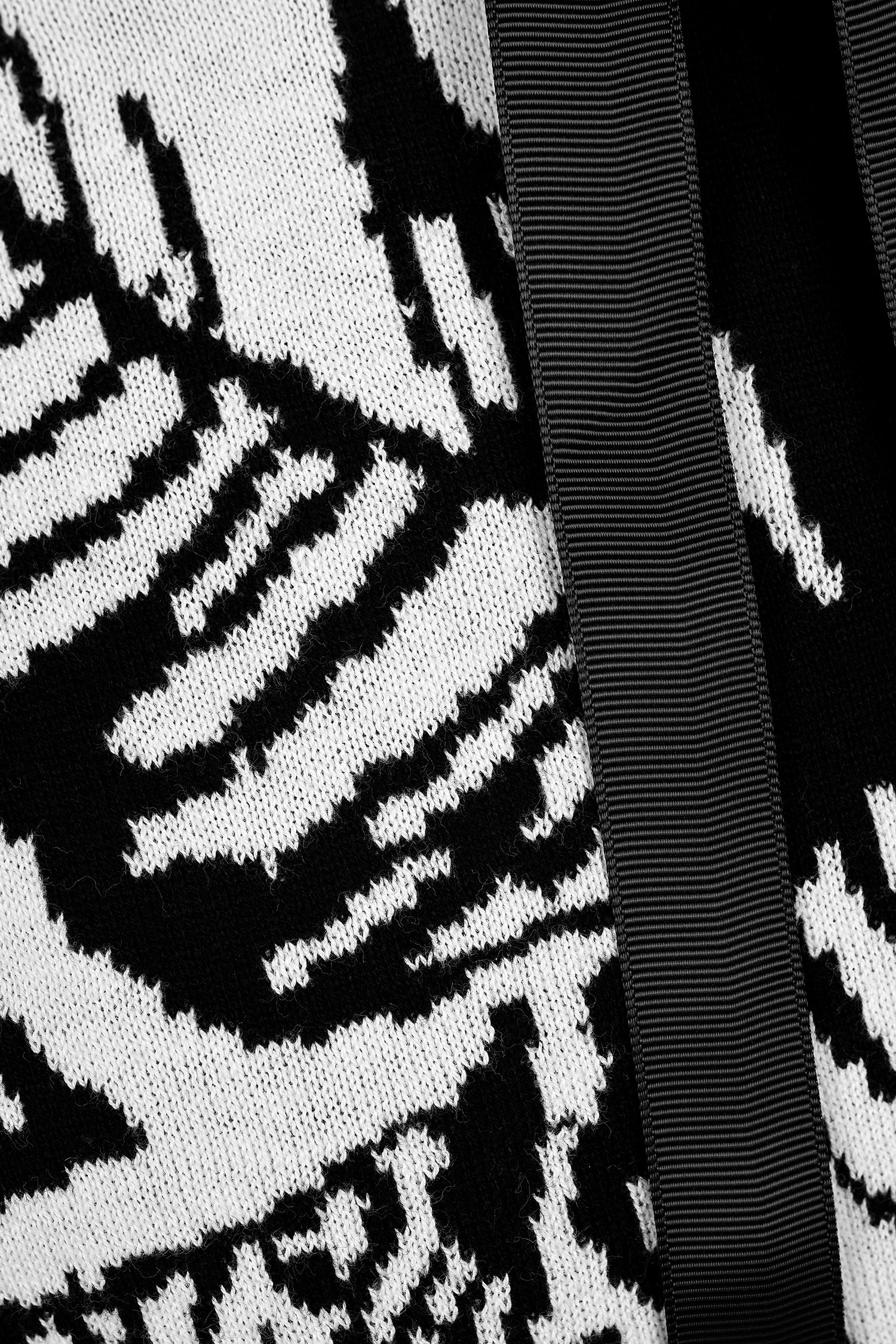 Pull avec motif noir et blanc de Bicalla pour Femmes