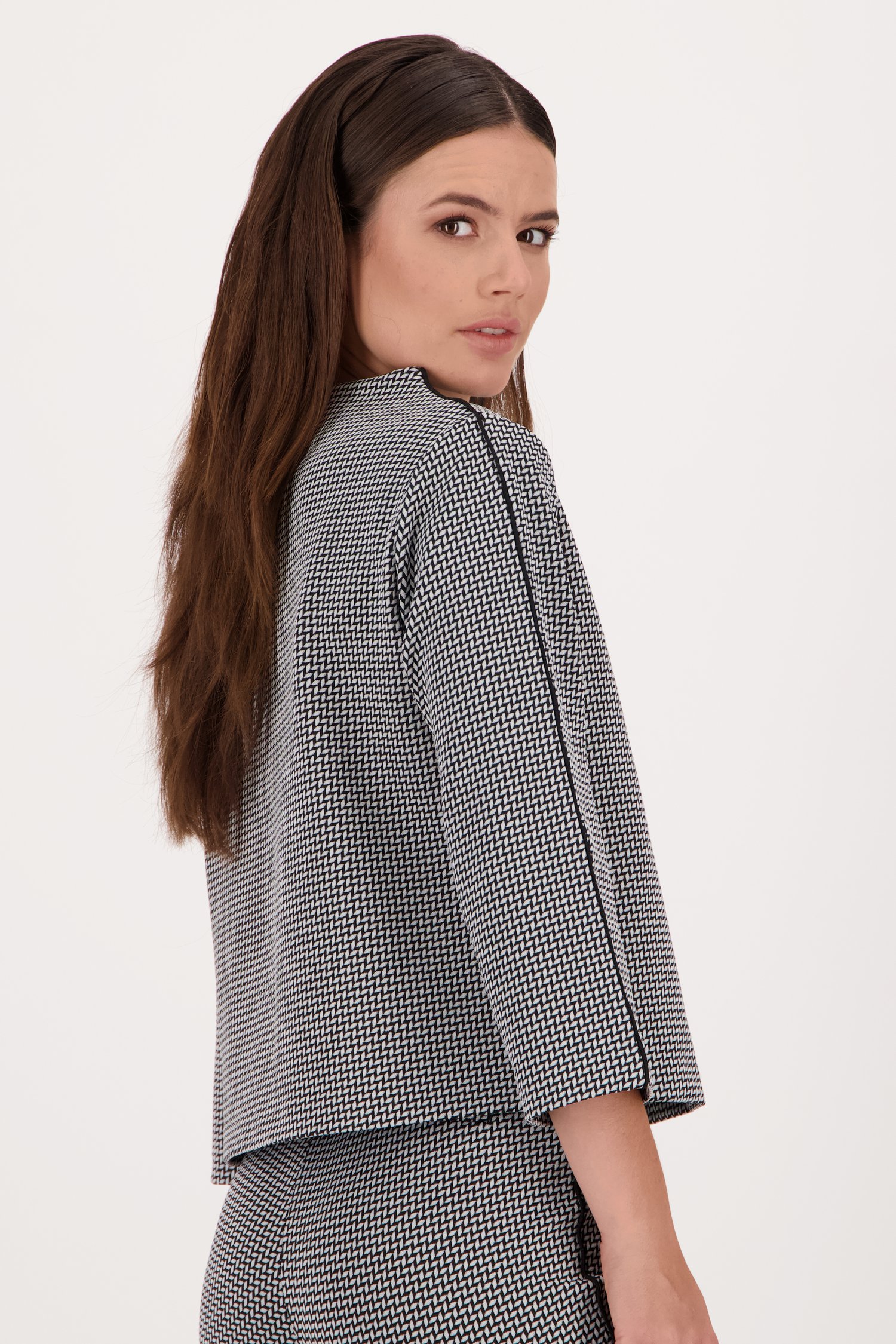 Pull avec un fin motif noir et blanc de D'Auvry pour Femmes