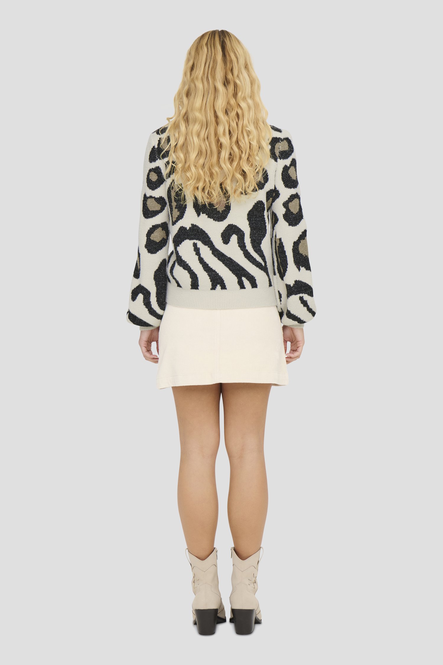 Le dos de Pull beige à imprimé animalier noir  de JDY pour Femmes