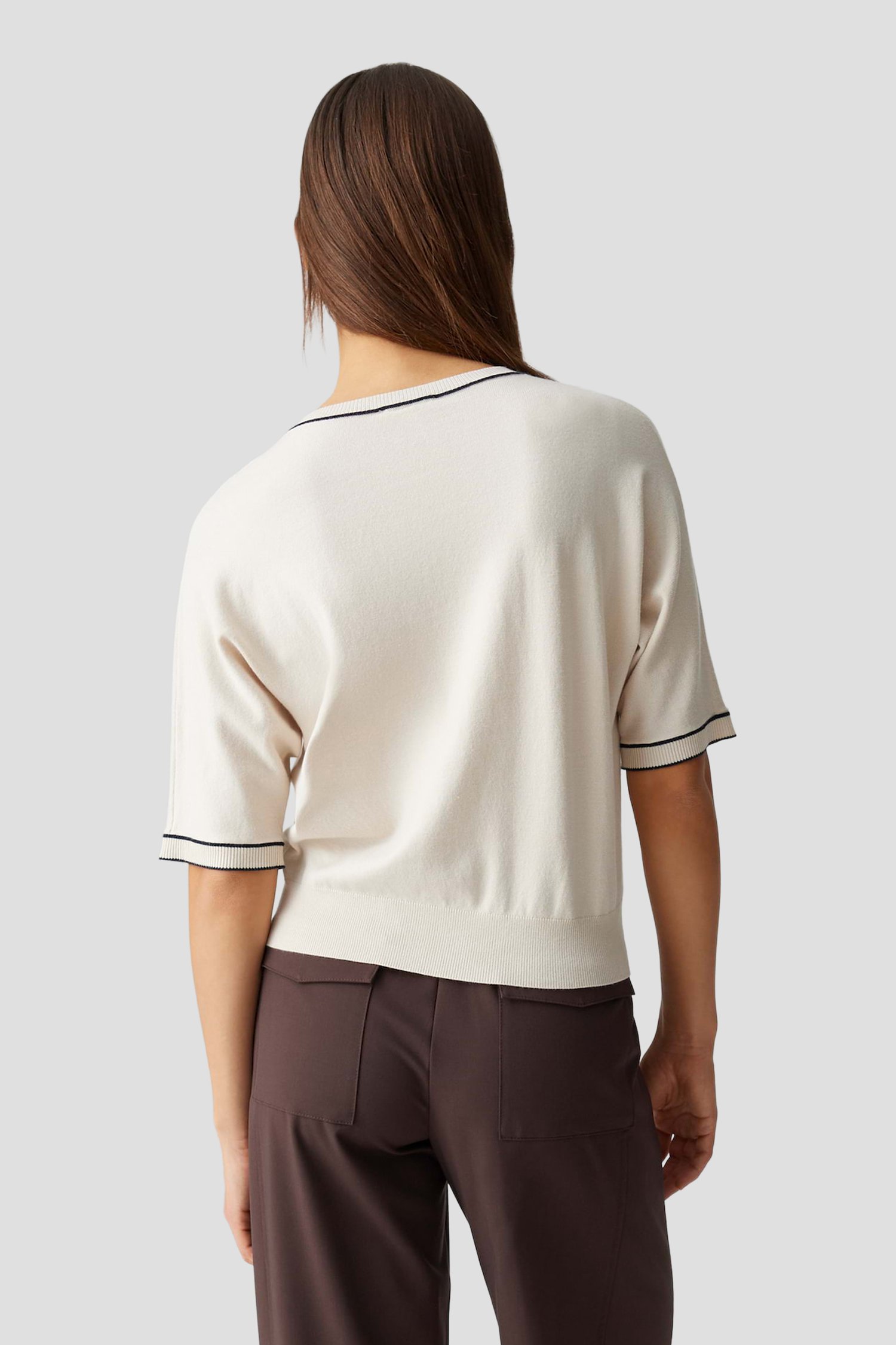 Le dos de Pull beige avec rayure noire de Opus pour Femmes