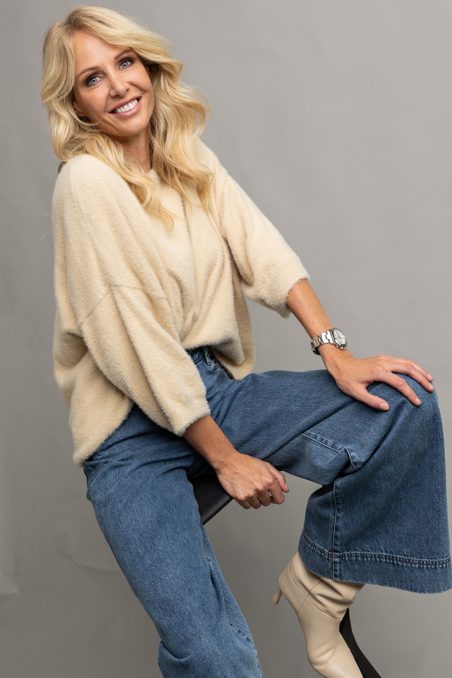 Le devant de Pull beige doux à manches 3/4 de AC by Annelien Coorevits pour Femmes