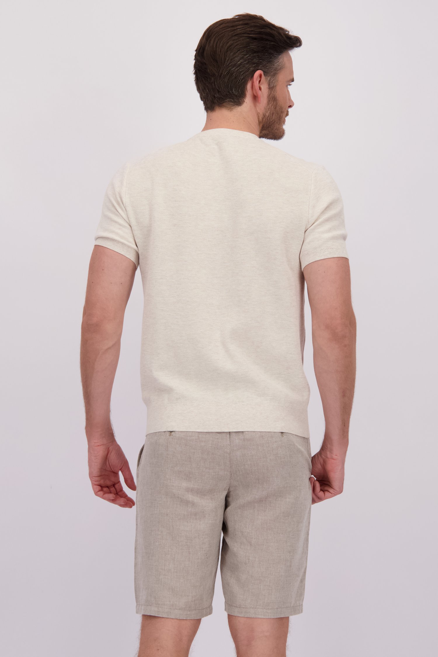 Le dos de Pull beige en maille à manches courtes de Upper East pour Hommes