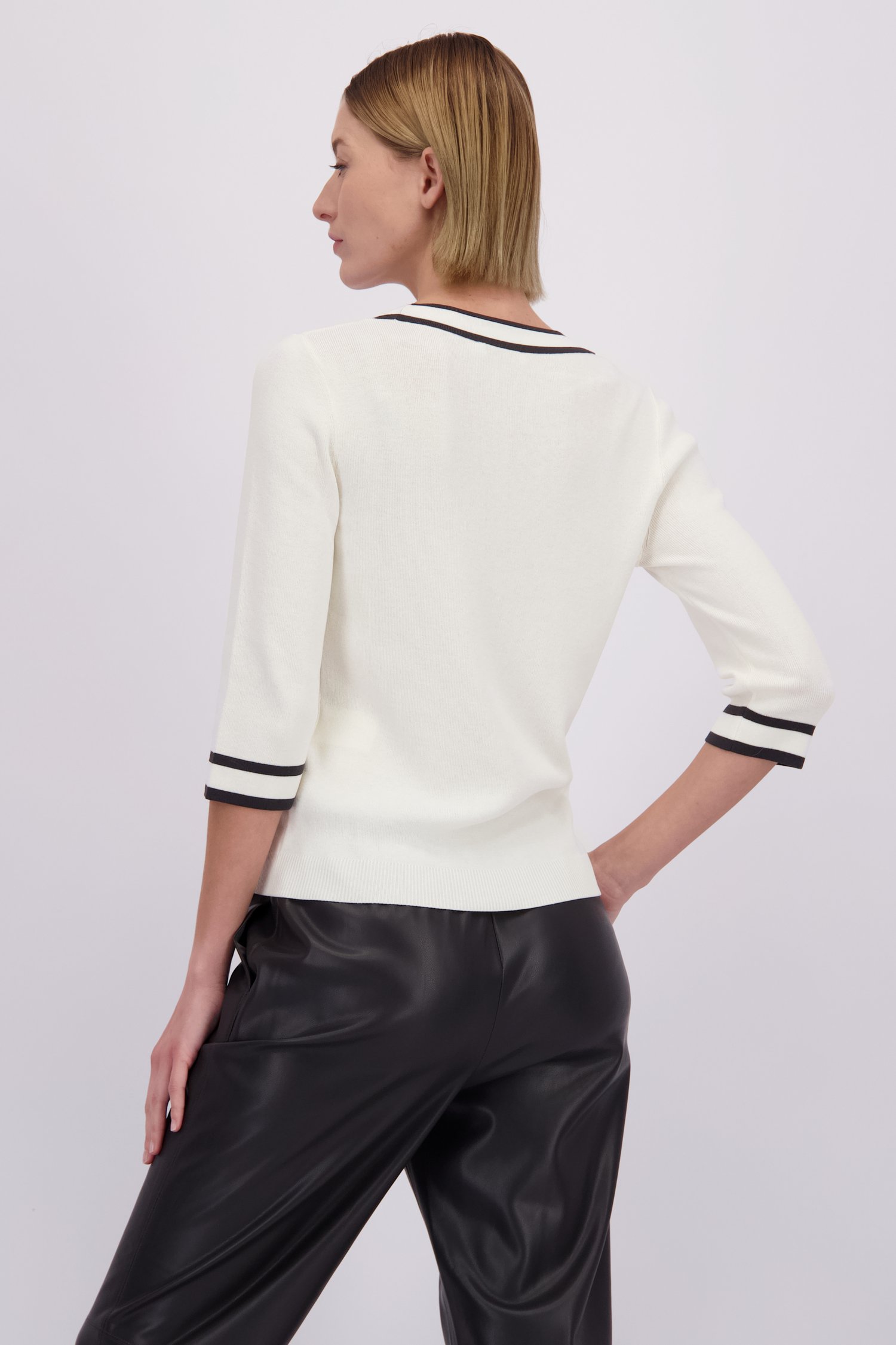 Le dos de  Pull blanc à manches trois-quarts de D'Auvry pour Femmes