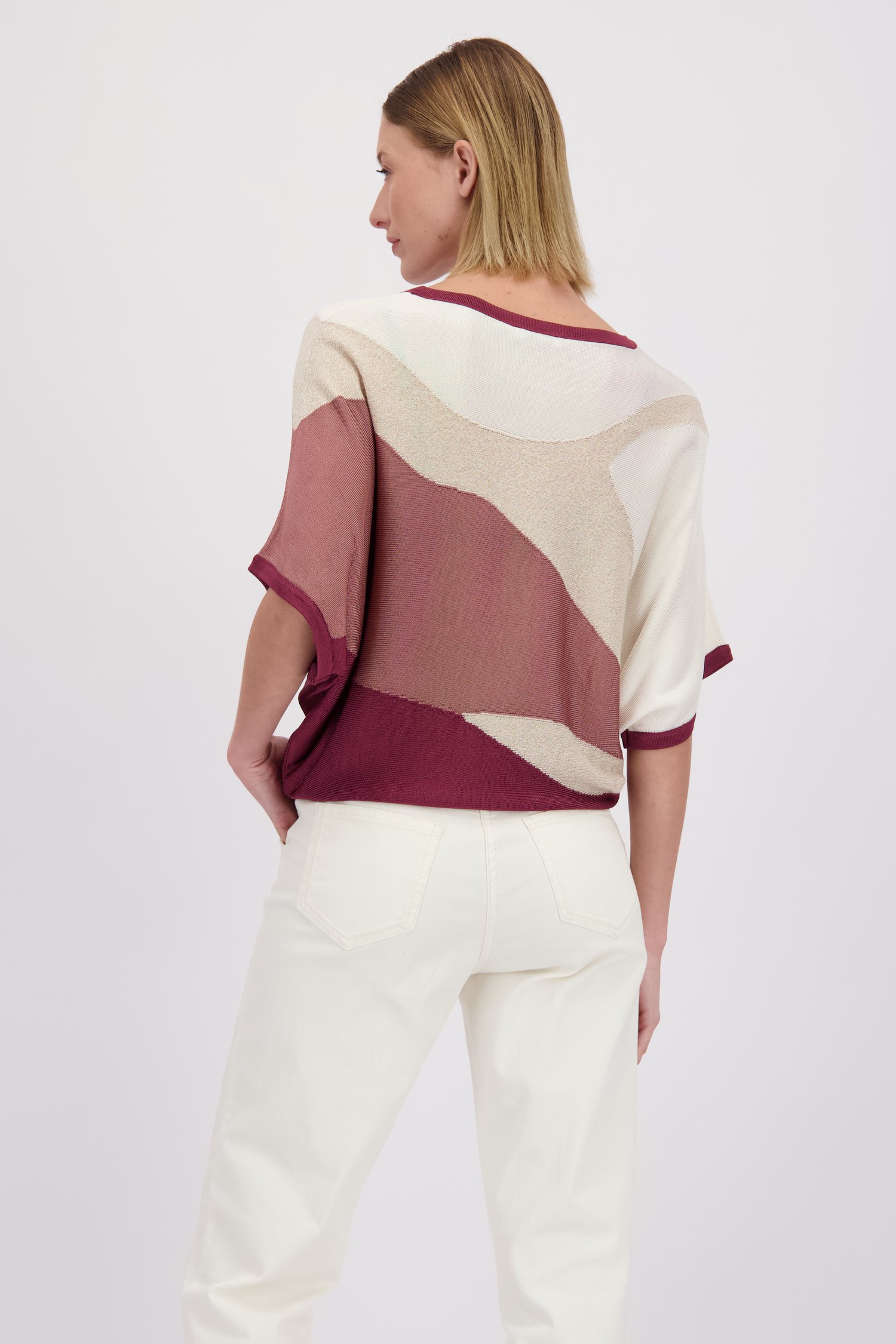 Le dos de Pull blanc aux nuances bordeaux de D'Auvry pour Femmes