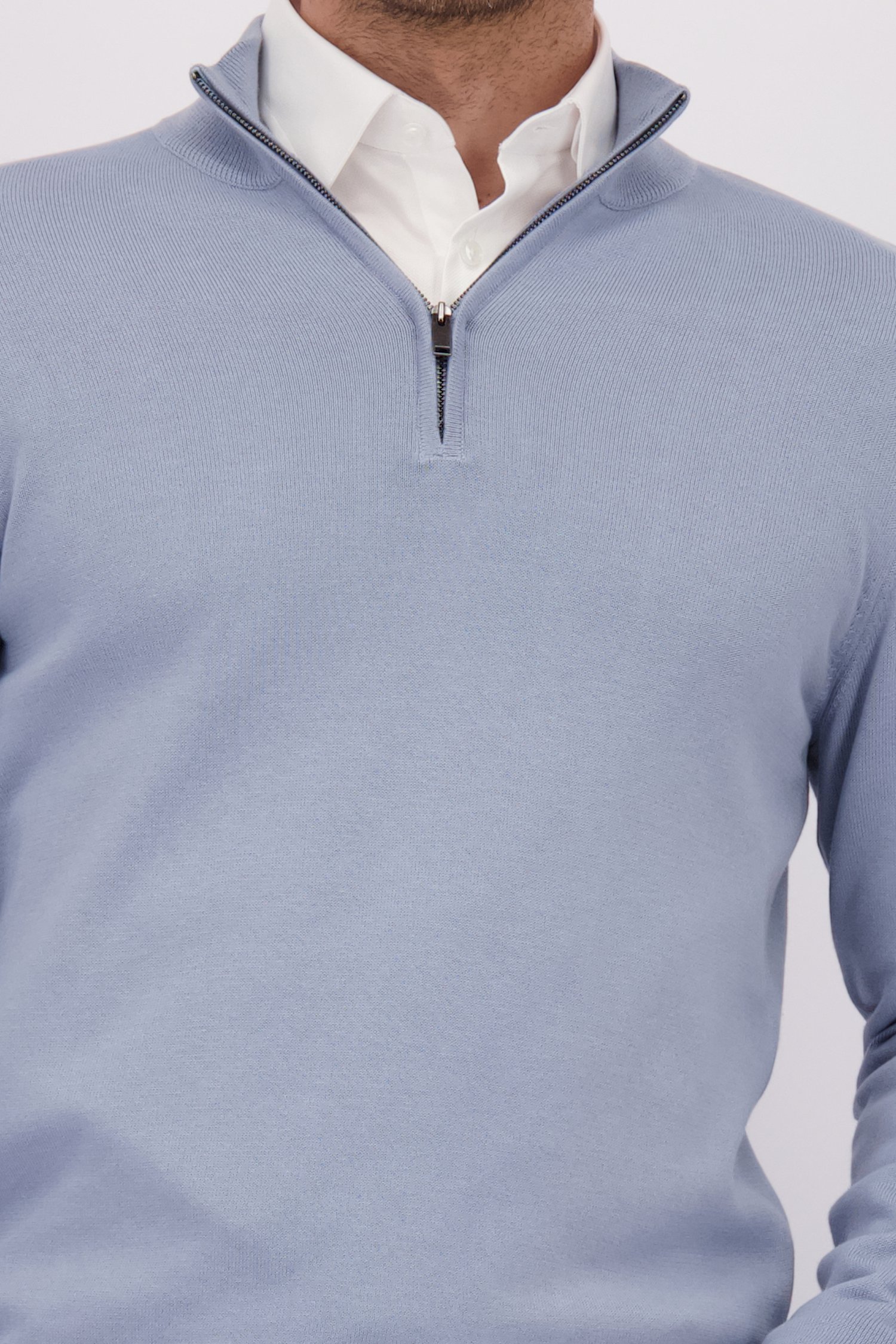 Détail de Pull bleu clair à col zippé de Michaelis pour Hommes