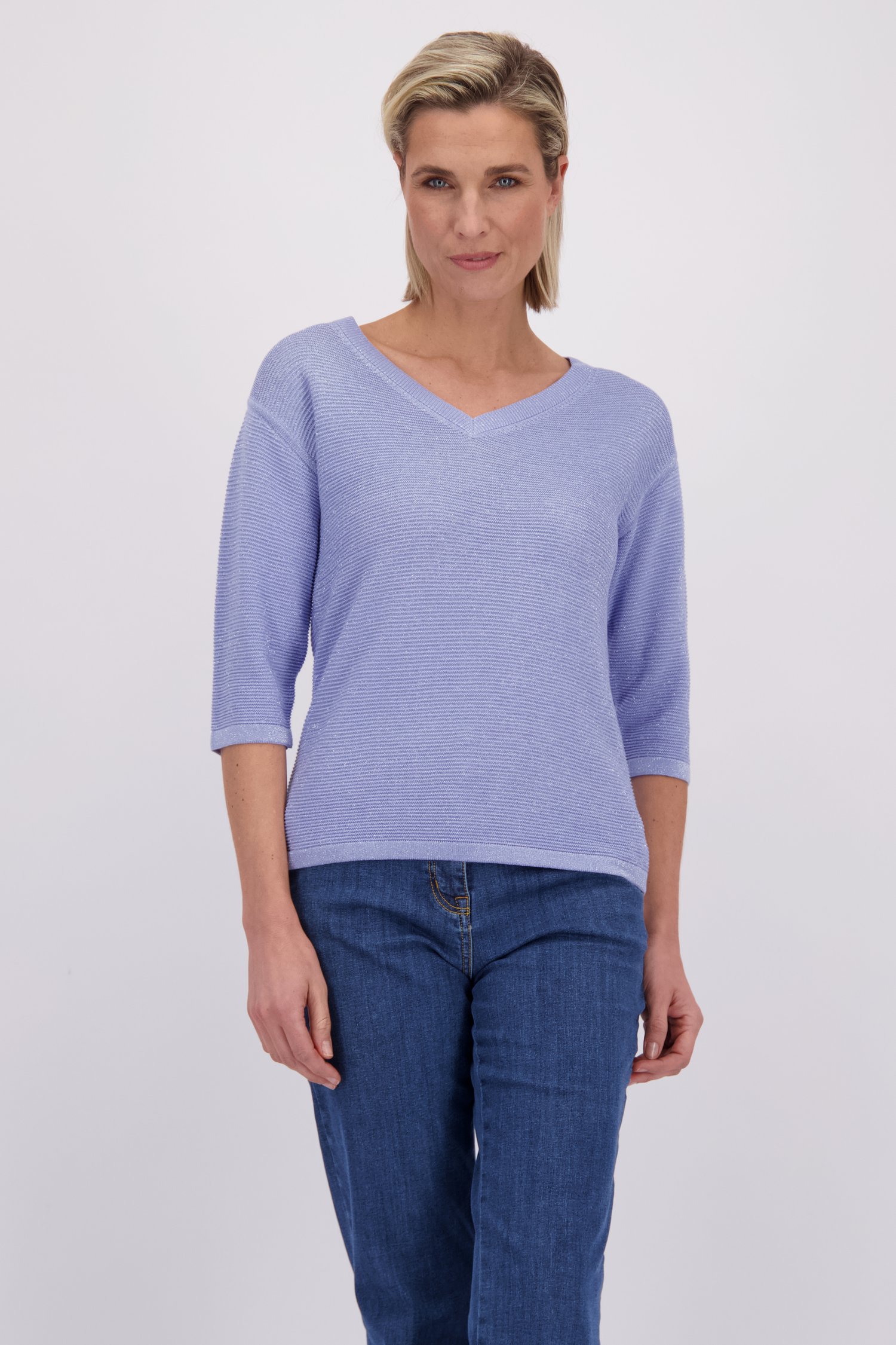 Le devant de Pull bleu clair à paillettes de Claude Arielle pour Femmes