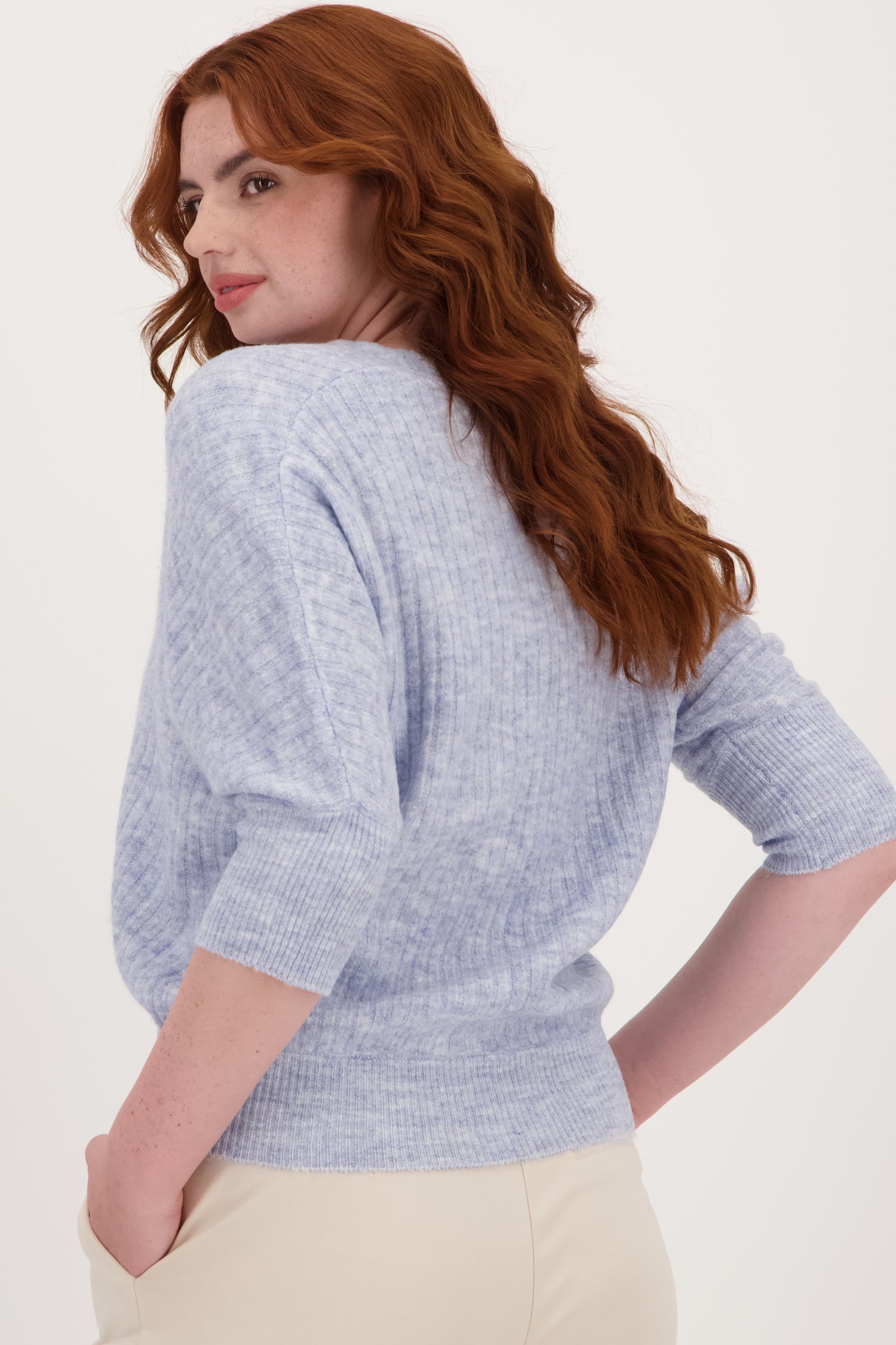 Pull bleu clair en maille côtelée à manches 3/4	 de Libelle pour Femmes