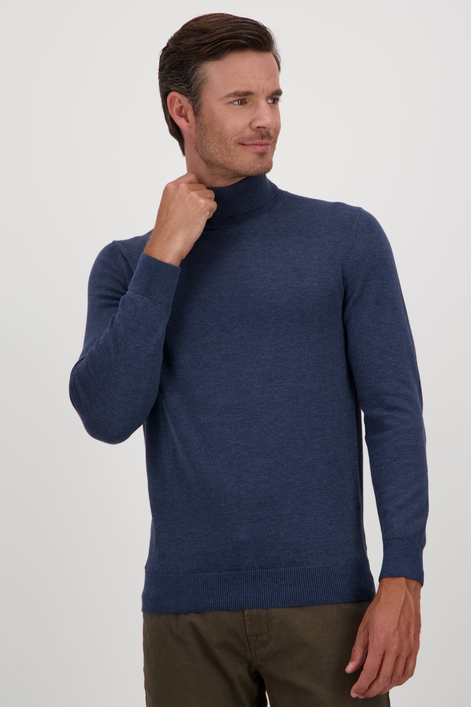 Pull bleu fin avec col roulé de Michaelis pour Hommes