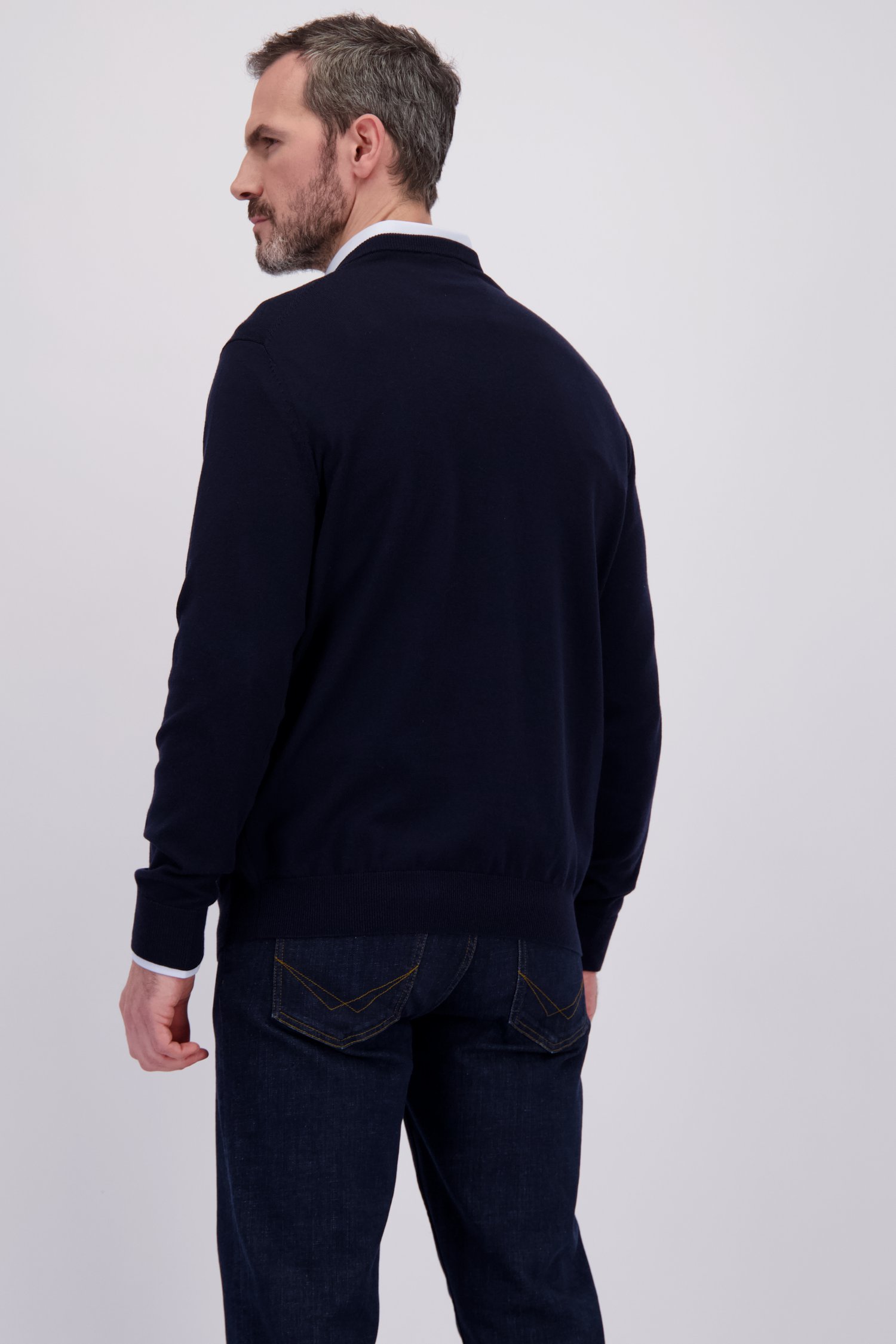 Le dos de Pull bleu foncé en laine à col V de Dansaert Black Premium pour Hommes