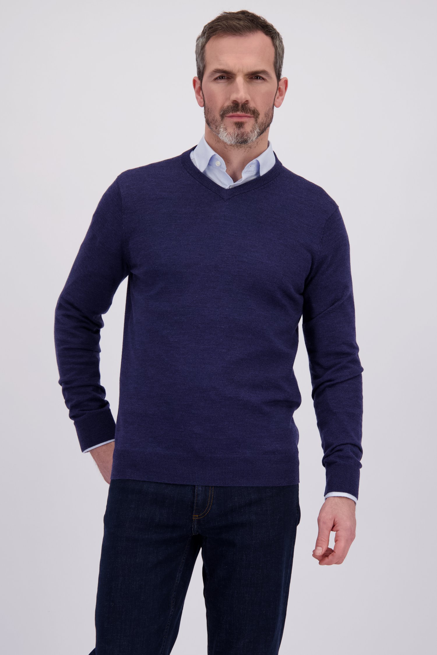 Le devant de Pull bleu marine en laine à col V de Dansaert Black Premium pour Hommes