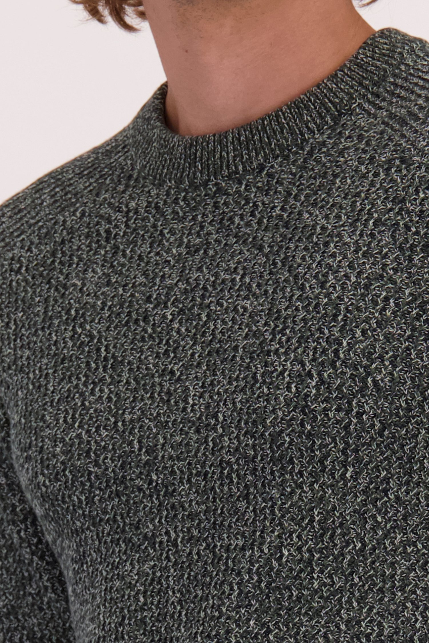 Détail de Pull bleu-vert mélangé avec col rond  de Ravøtt pour Hommes