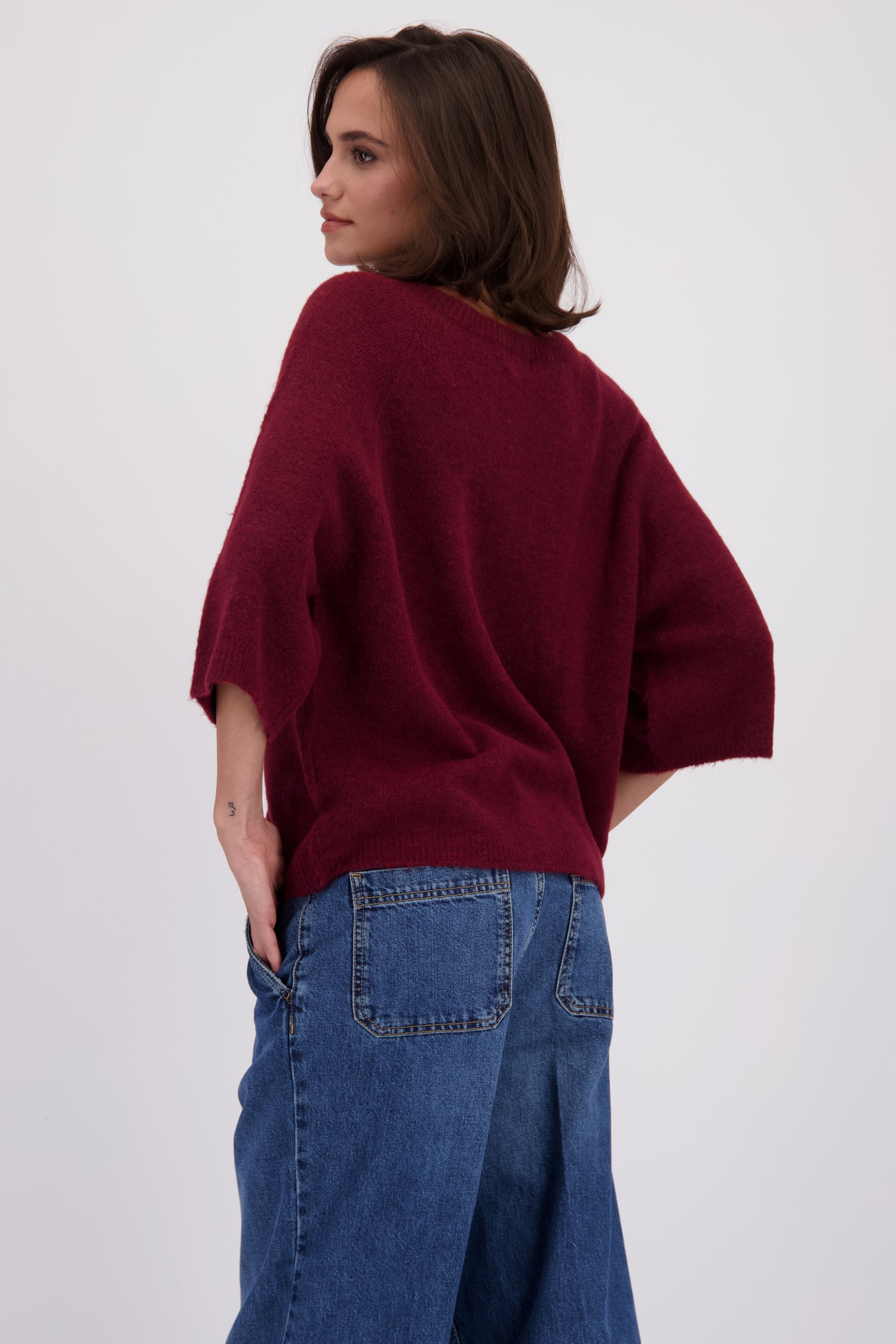 Le dos de Pull bordeaux à manches trois-quarts de Geisha pour Femmes
