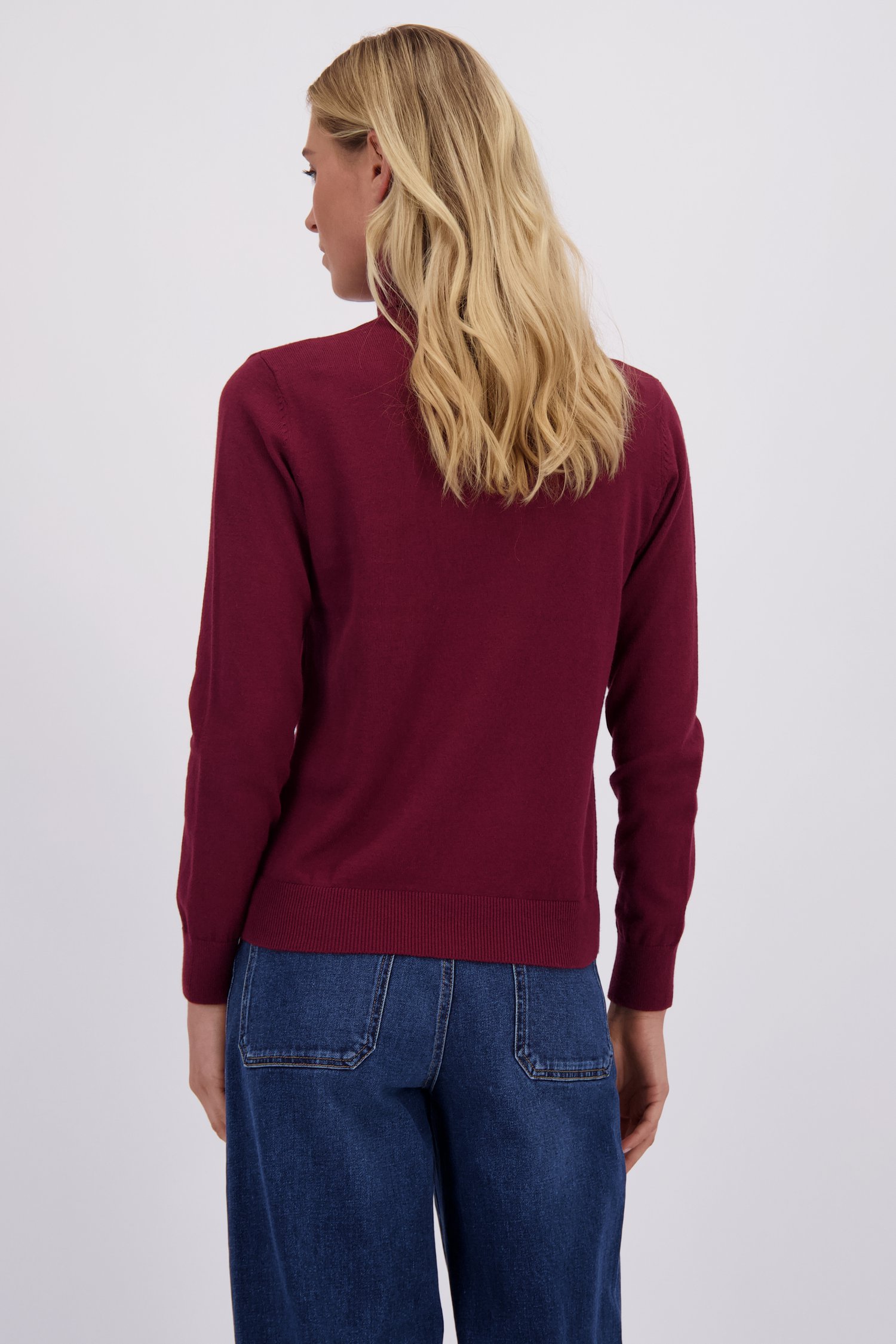 Le dos de Pull bordeaux fin à col roulé de Liberty Island pour Femmes
