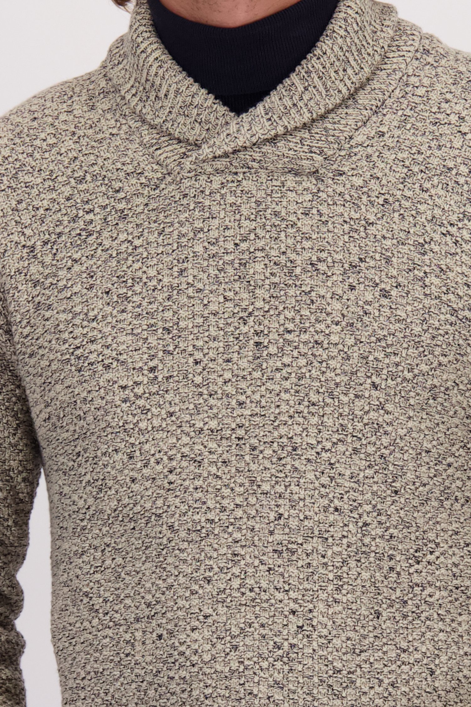 Détail de Pull chiné beige à col châle de Ravøtt pour Hommes