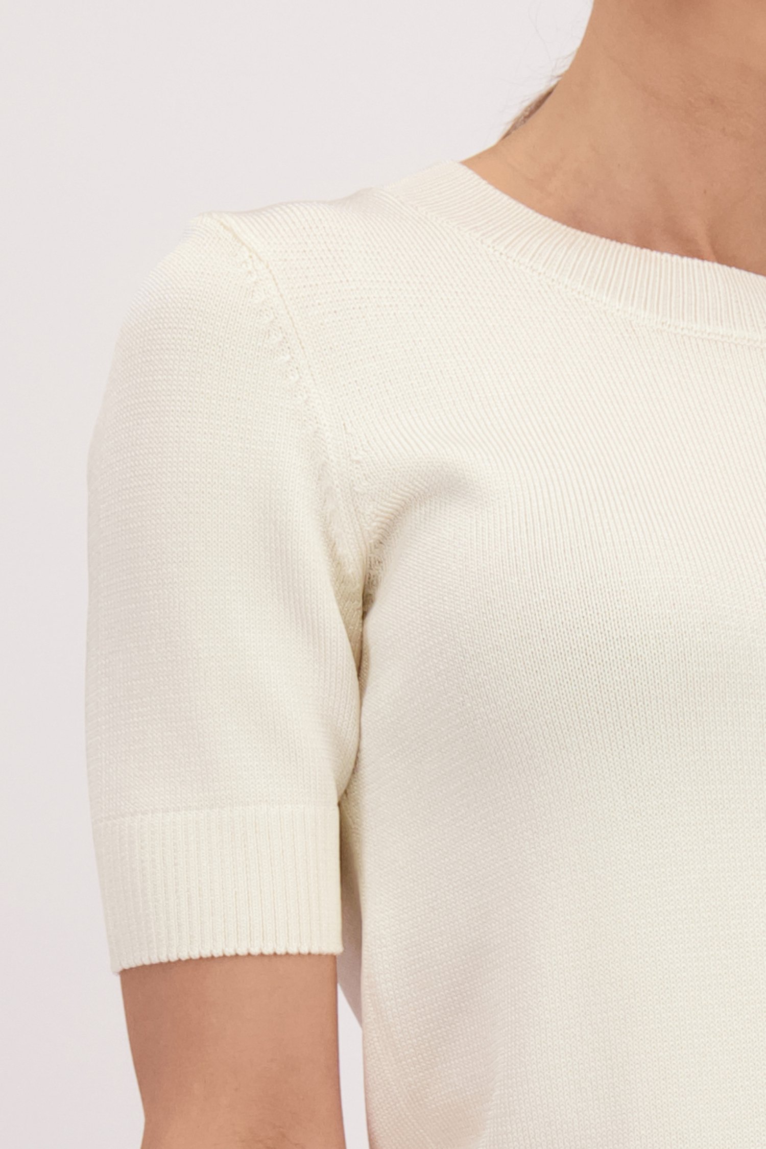 Pull ecru à col rond et manches courtes de D'Auvry pour Femmes