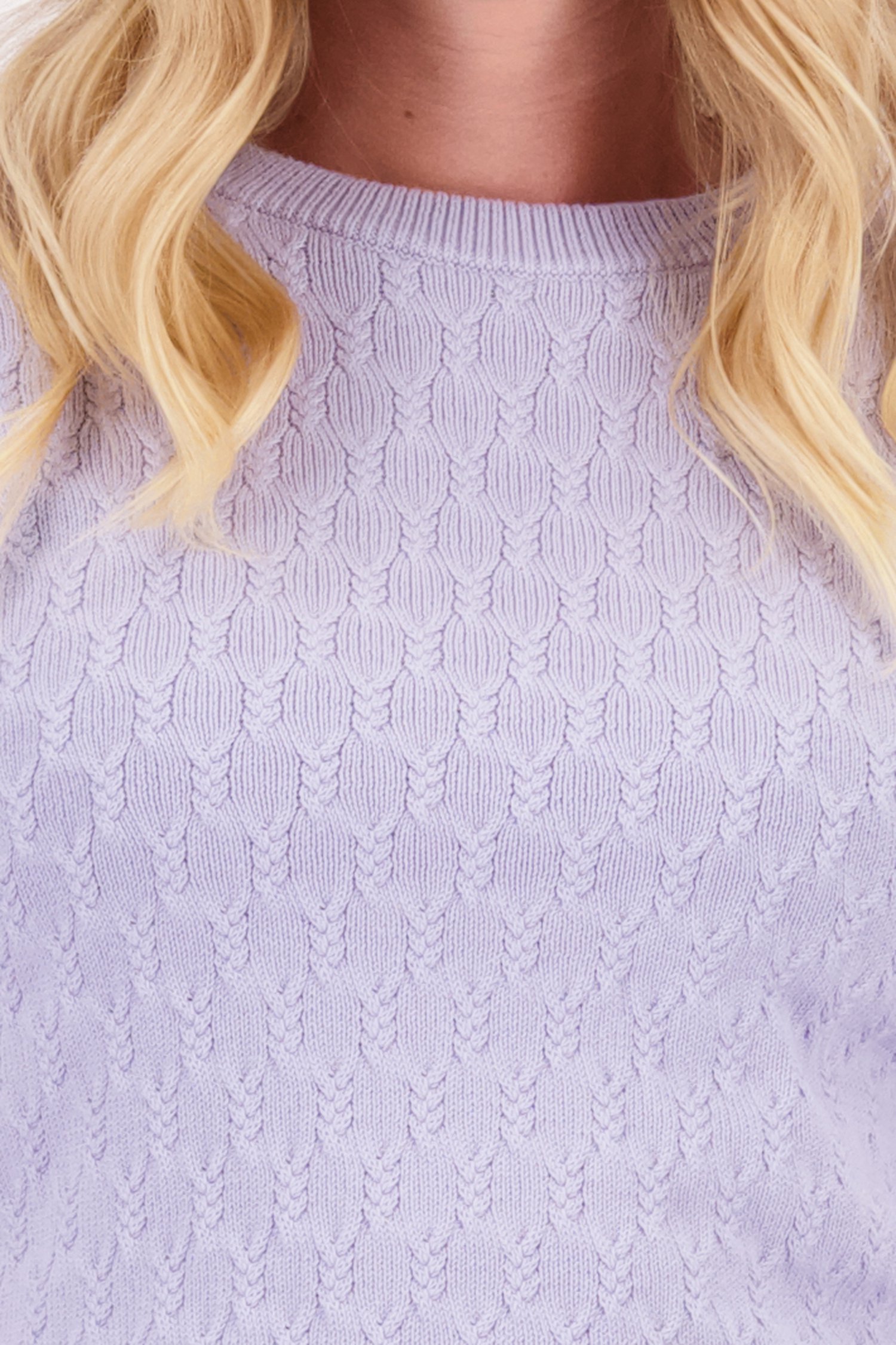 Détail de Pull en câble violet clair à manches courtes de Liberty Loving nature pour Femmes