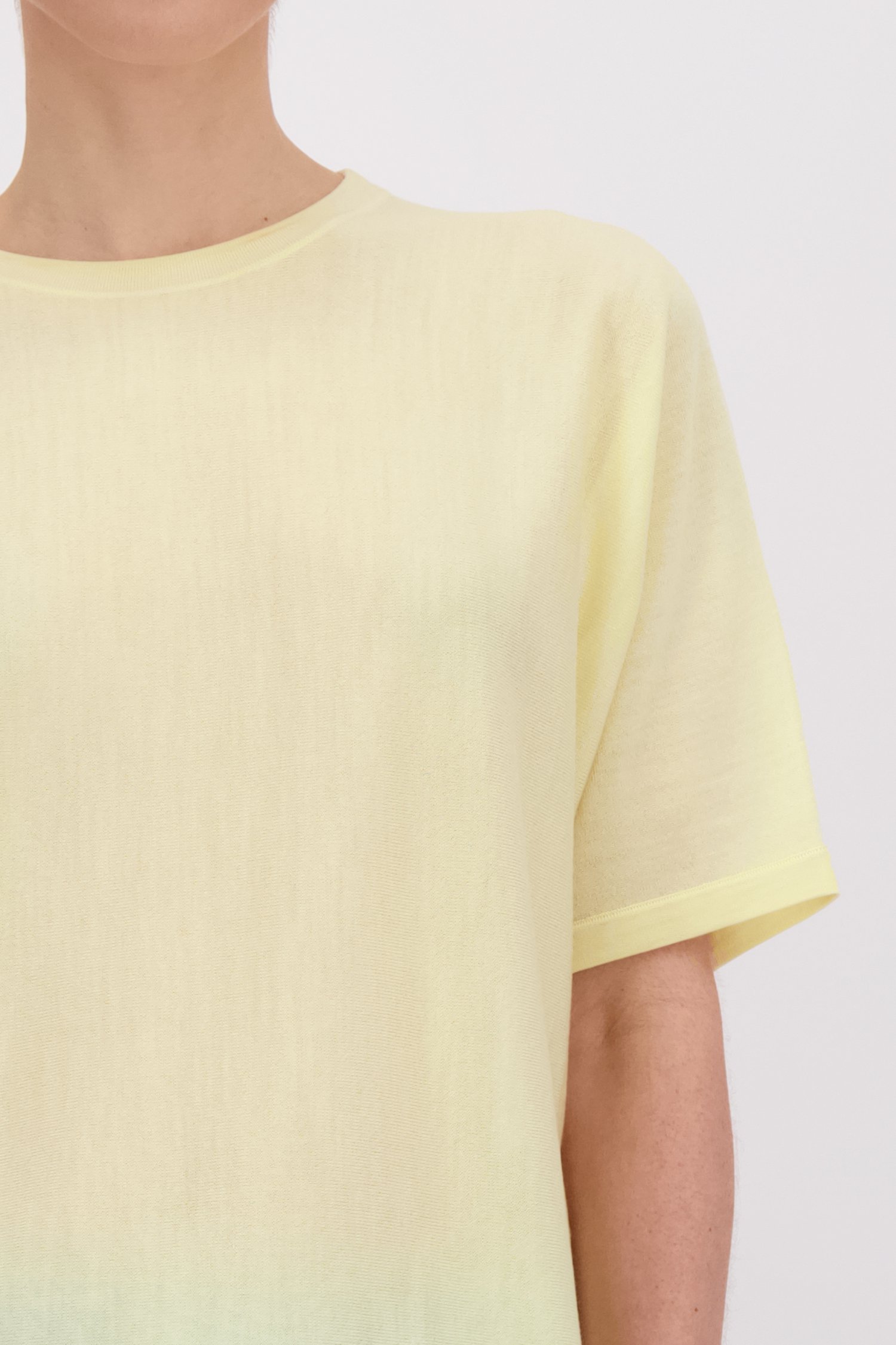 Détail de Pull en laine jaune à manches courtes de Liberty Island pour Femmes